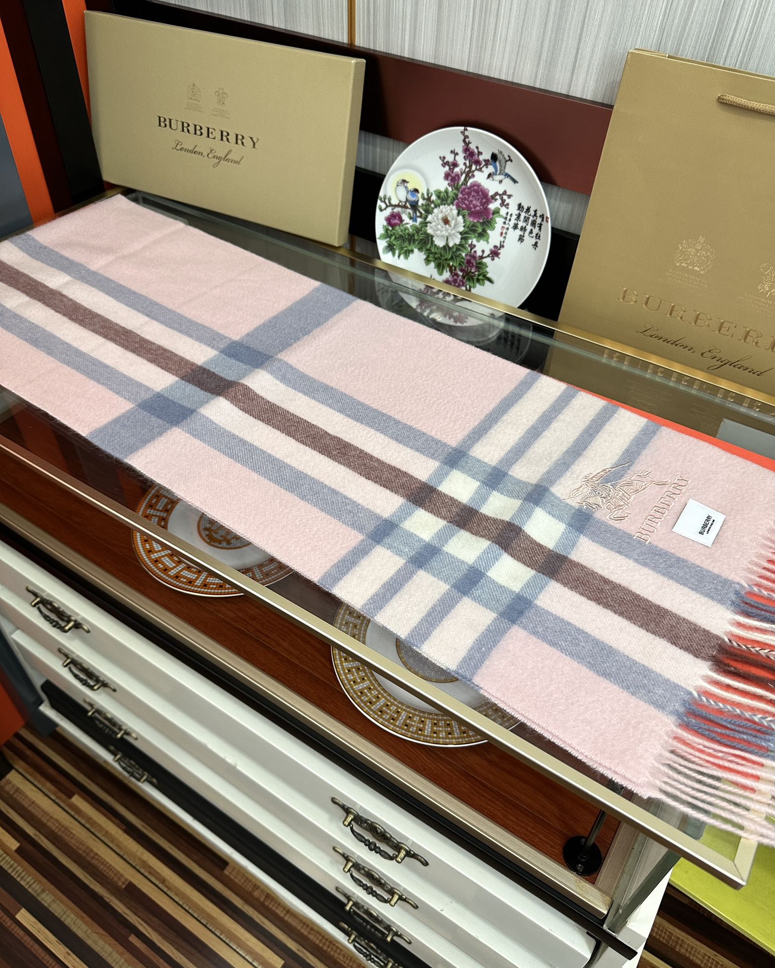 上新🔥 吧宝利 最爆款【采用内蒙古山羊绒】🎉男女士情侣款👫围巾‼️太美了😎让人耳目一新的感觉[色][色]