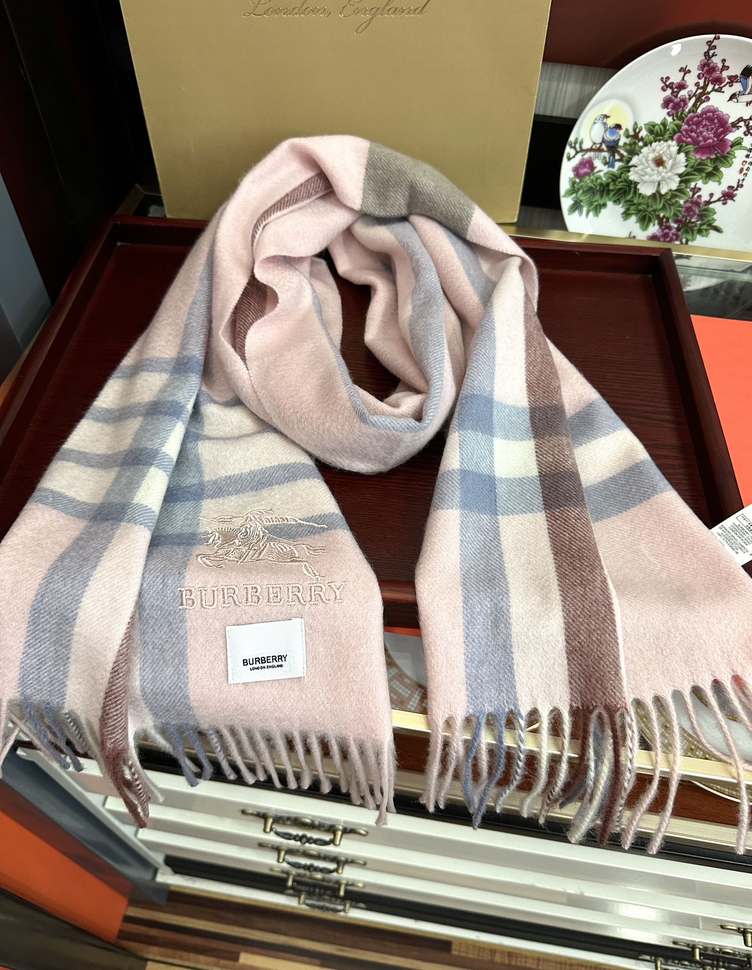 上新🔥 吧宝利 最爆款【采用内蒙古山羊绒】🎉男女士情侣款👫围巾‼️太美了😎让人耳目一新的感觉[色][色]