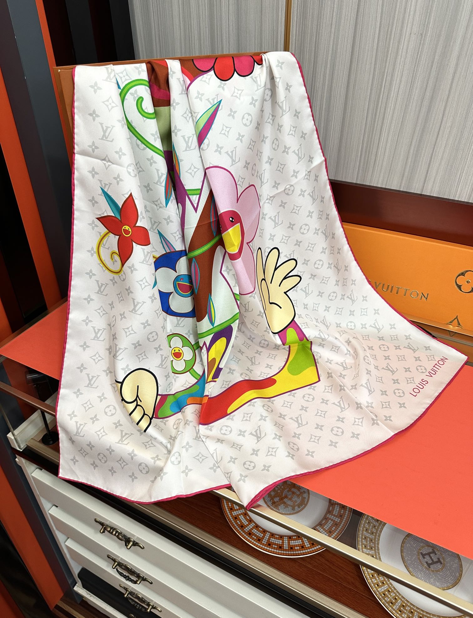 🔥新品LV专柜同步【18mm双面同色】太美了[庆祝]“L家”90典藏方巾通过别致的经典色彩向原创设计致敬