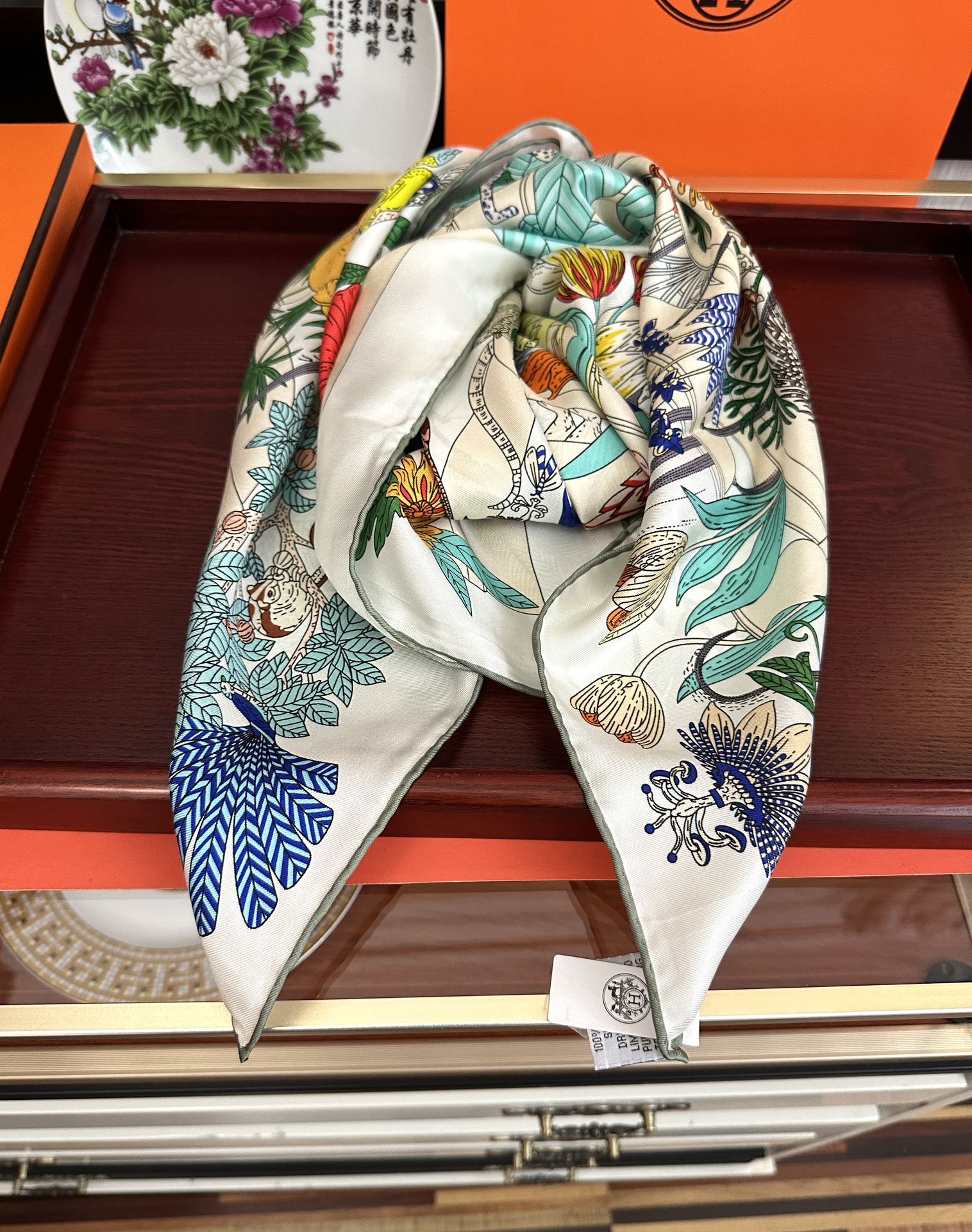 高版本🔥HERMES 【珍奇乐园】[太阳]精致卷边[嘴唇]品质感很显好[得意]好搭到上瘾的丝巾[色]带着