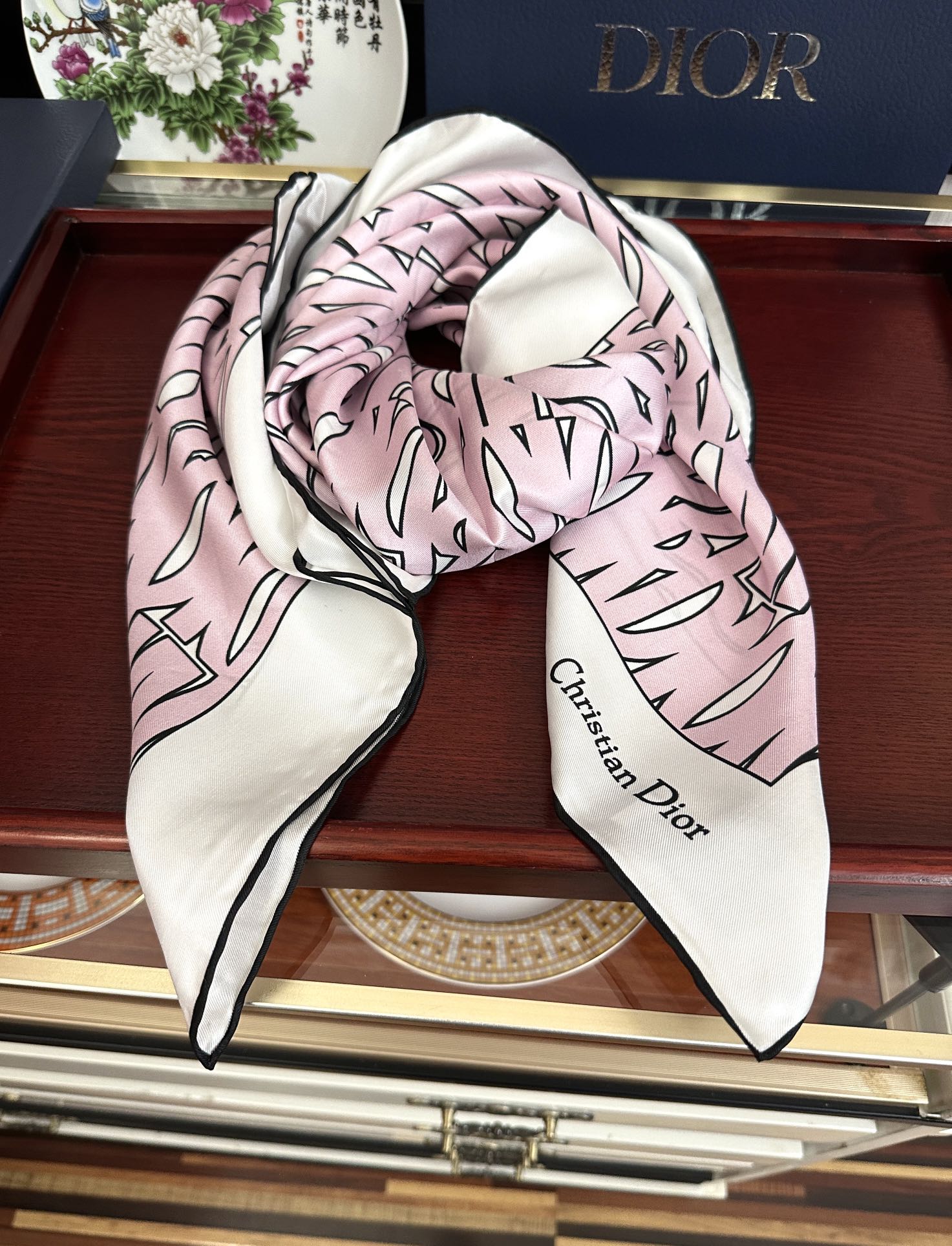 🔥Dior Chardons 2025新款 图案印花[得意]展示象征着保护[色]韧性和自由的苏格兰[庆祝