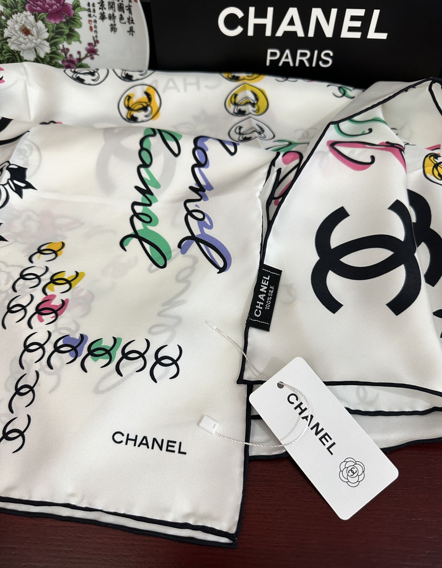 🔥双面同色 香奈儿18姆米 高版本👍香奶奶永远都是比较经典[發]一条印有字母Logo交织图案巧妙搭配[得