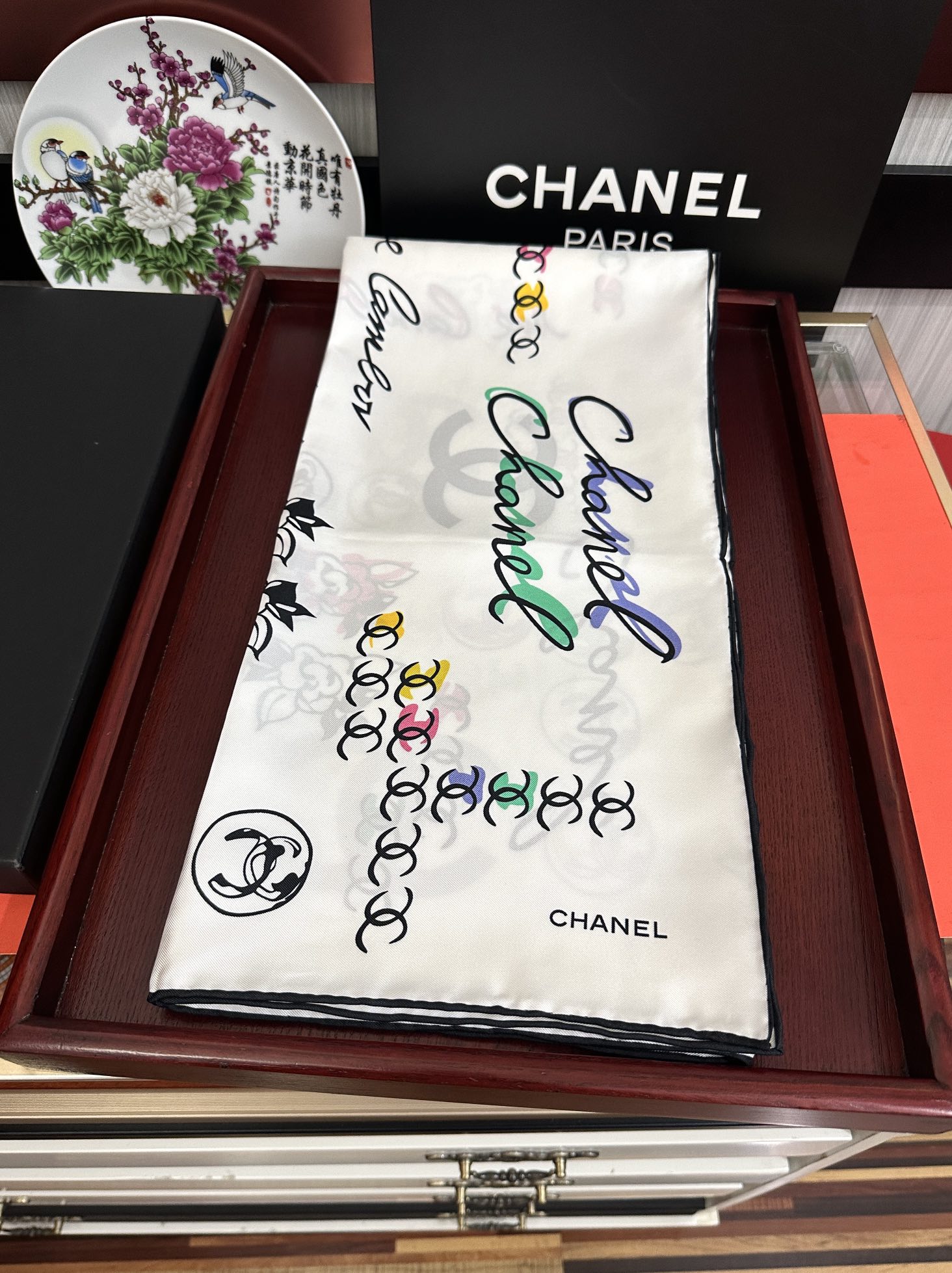 🔥双面同色 香奈儿18姆米 高版本👍香奶奶永远都是比较经典[發]一条印有字母Logo交织图案巧妙搭配[得