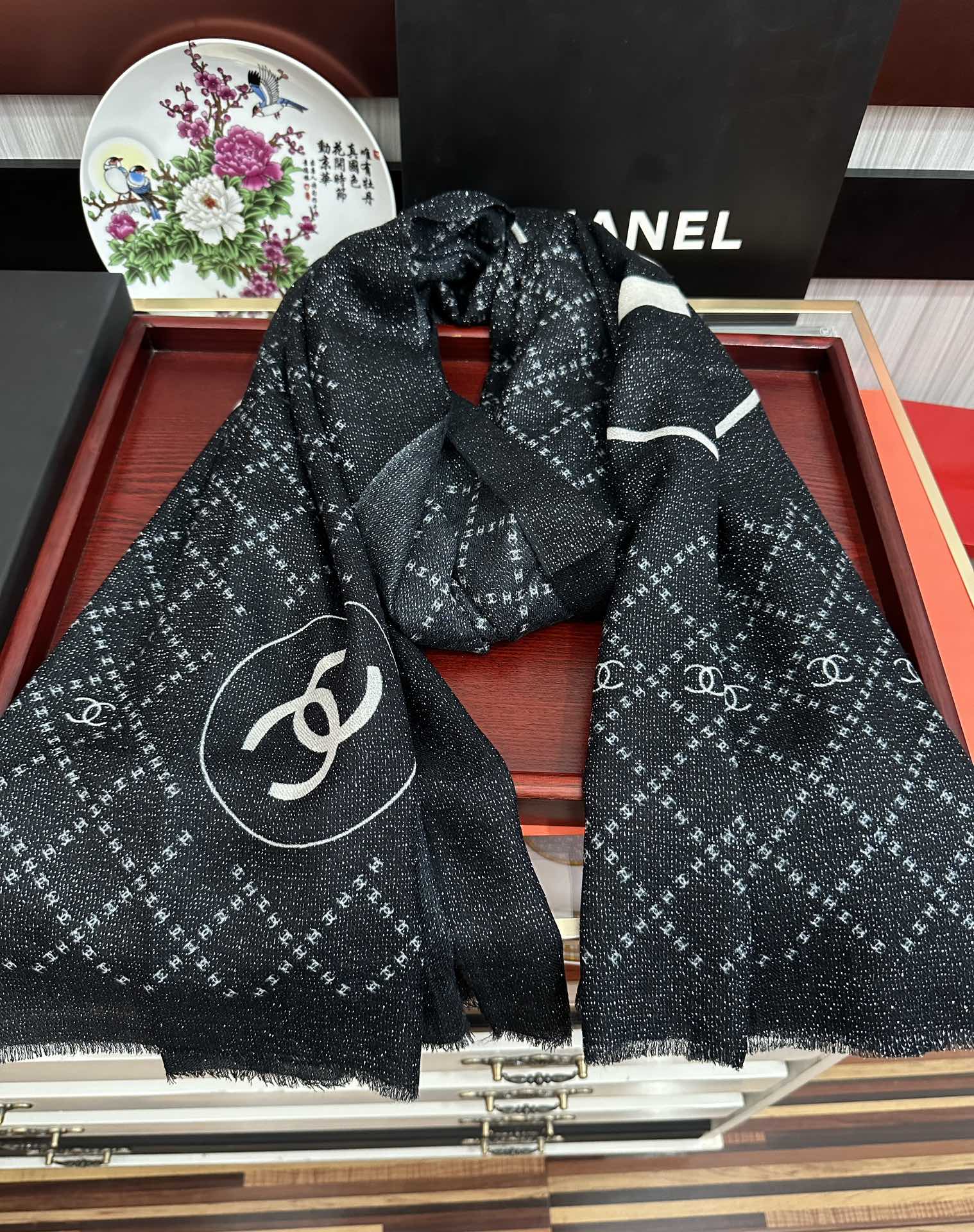 上新🔥小香 银丝2025 最新款[吃瓜]闪闪发光[咖啡]顶级设计太美了，真心赞👍【羊绒绒长巾】😘💍实物真