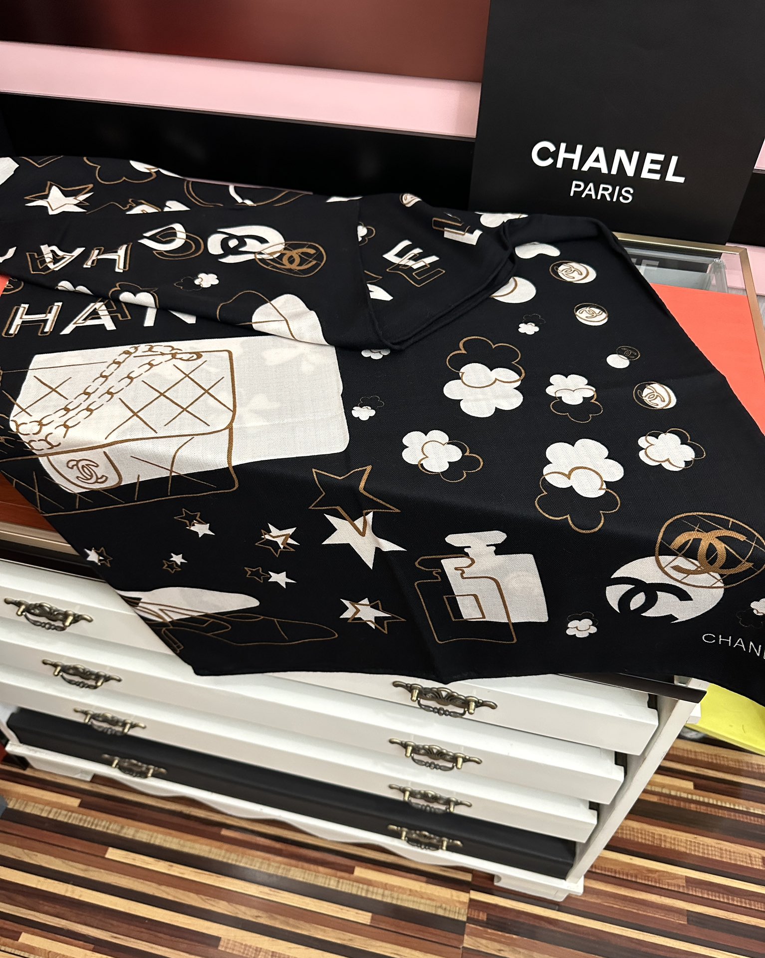 爆款❤️2025 香奈儿ZG同步 太美了 【双面同色】[發]经典茶花帽子🎩设计优雅风[礼物]~气质到骨子