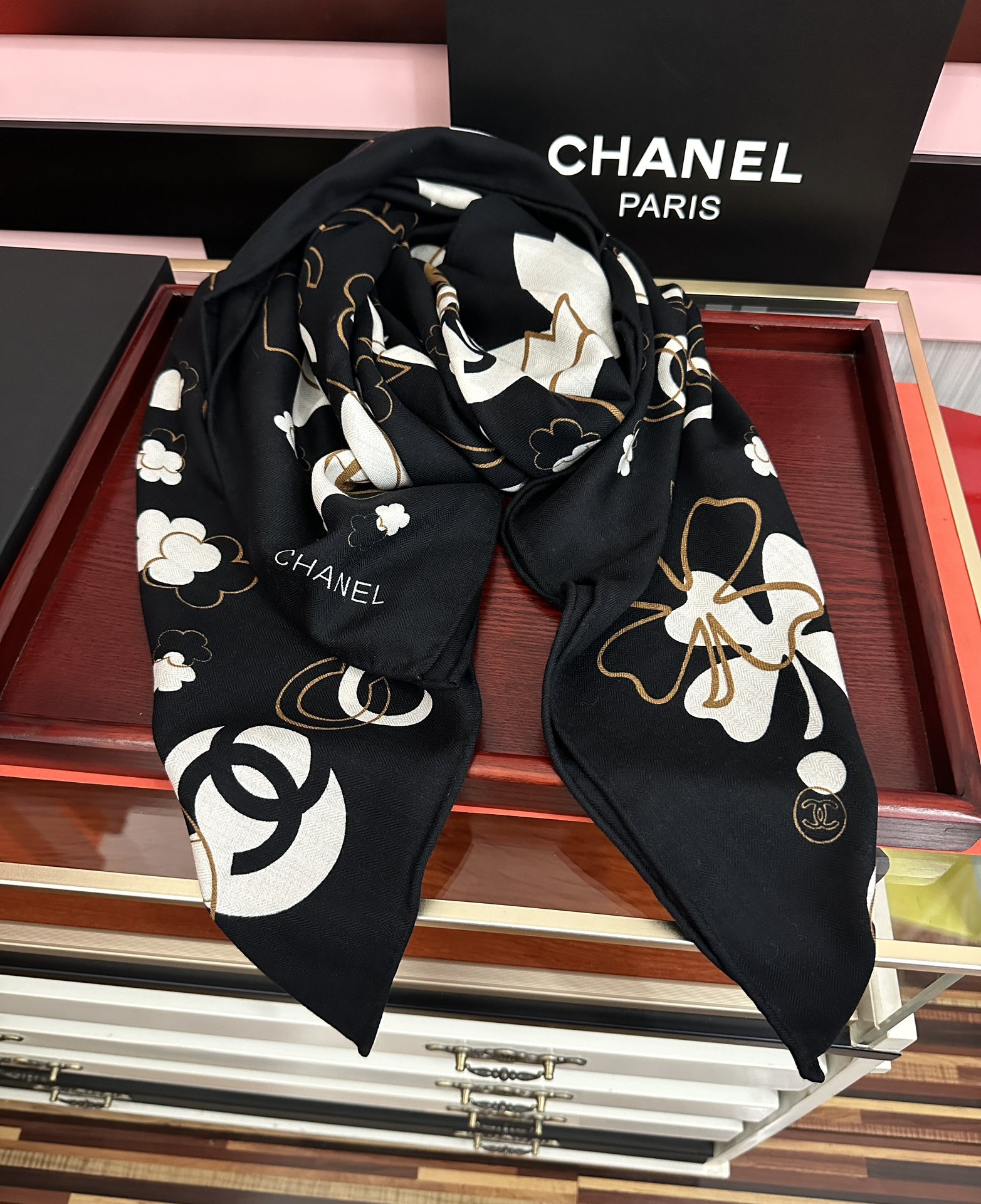 爆款❤️2025 香奈儿ZG同步 太美了 【双面同色】[發]经典茶花帽子🎩设计优雅风[礼物]~气质到骨子