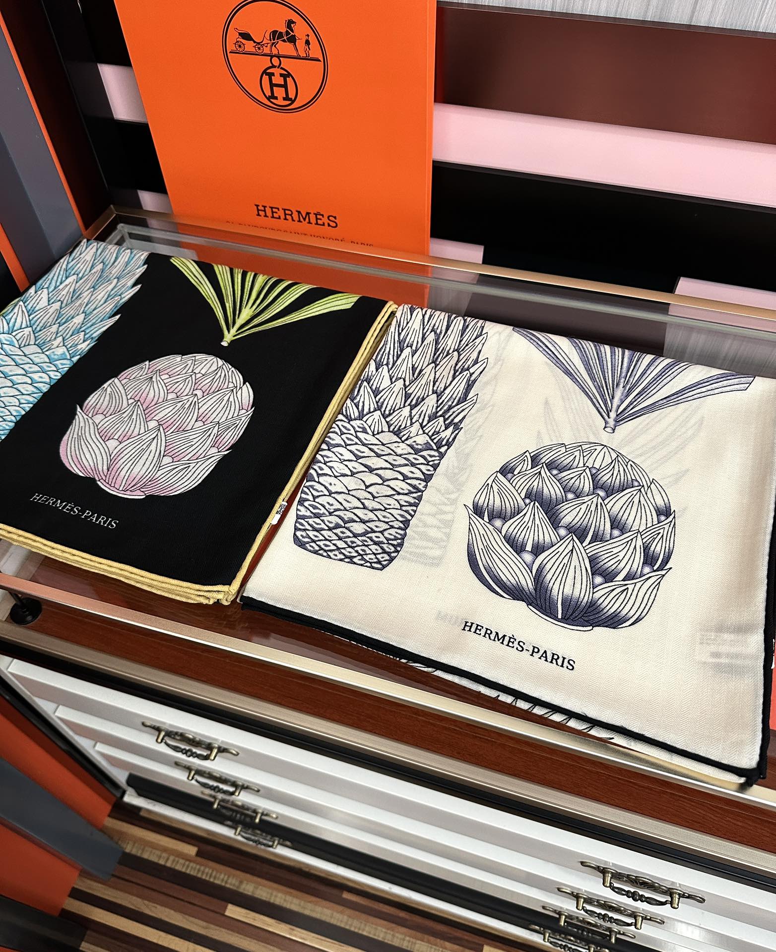 新款。2010爱马仕 ZG同步【菠萝🍍图案】[太阳]我就不推荐了回头分享一下部分复刻款的老款信息资料供大