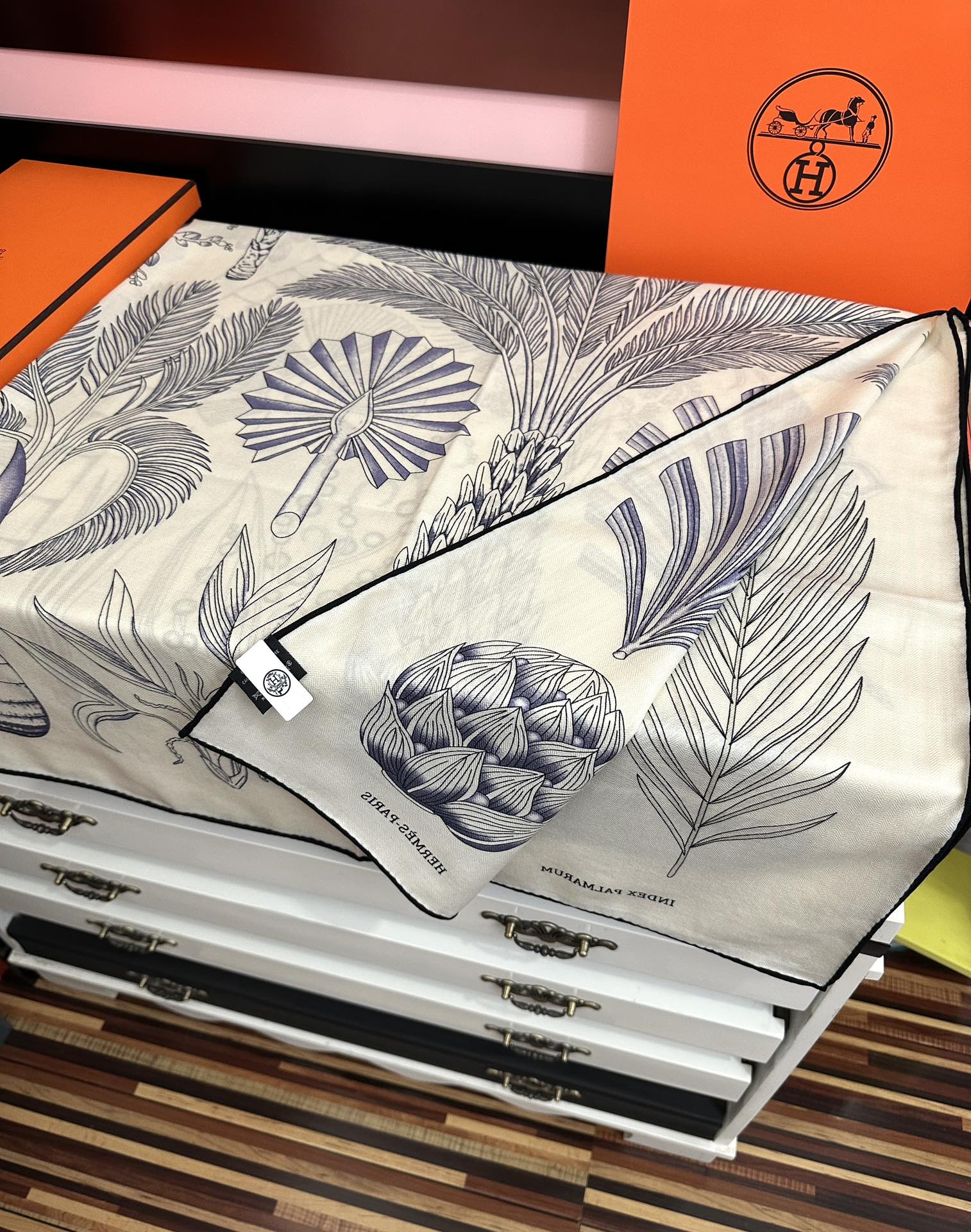 新款。2010爱马仕 ZG同步【菠萝🍍图案】[太阳]我就不推荐了回头分享一下部分复刻款的老款信息资料供大