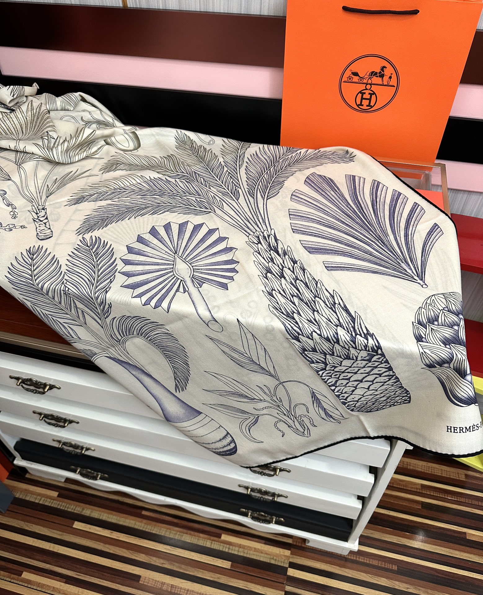 新款。2010爱马仕 ZG同步【菠萝🍍图案】[太阳]我就不推荐了回头分享一下部分复刻款的老款信息资料供大