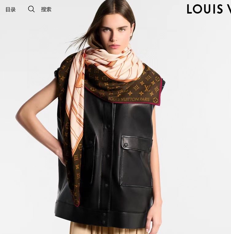 NO:587191,New LV 2025 [Double-sided same color] Classic and elegant [Gift] ~ Temperament to the core [Color] The fabrics of the new season are super high-end, really super soft, silky smooth [Sun] Strong toughness and not easy to be snagged! This year’s new series ~ I’m really impressed by the design. [Strong] A silk scarf [color] gives you the best match [lips] The upper body effect is simply elegant and elegant [gift] very smart. Layered and elegant texture. [Celebration] Fragrance powder is a must-have [ Hair] The effect on the upper body is really beautiful (it looks better when paired with clothing, shoes and bags) [Beer] The real thing is definitely more beautiful [Strong] [Sun] Size 140x140, material 30 silk cashmere high version scarf, high version scarf, louis vuitton, real silk19860909新款LV 2025【双面同色】经典优雅[礼物]~气质到骨子里[色]新一季的面料超高级,真心超级柔软,丝丝顺滑[太阳]韧性很强 不容易被轻易勾丝！今年新出的系列~真的被这样的设计美到[强]一条的丝巾[色]给你最好的搭配[嘴唇]上身效果简直优雅气质到不行[礼物]非常灵动.层次优雅质感.[庆祝]香粉必入[發]上身效果真的不用多说的美(搭配服饰鞋包更有感觉)[啤酒]实物绝对更美[强][太阳]尺寸140x140、材质30真丝丝羊绒高版本围巾,高版本围巾,louis vuitton,real silk,scarf