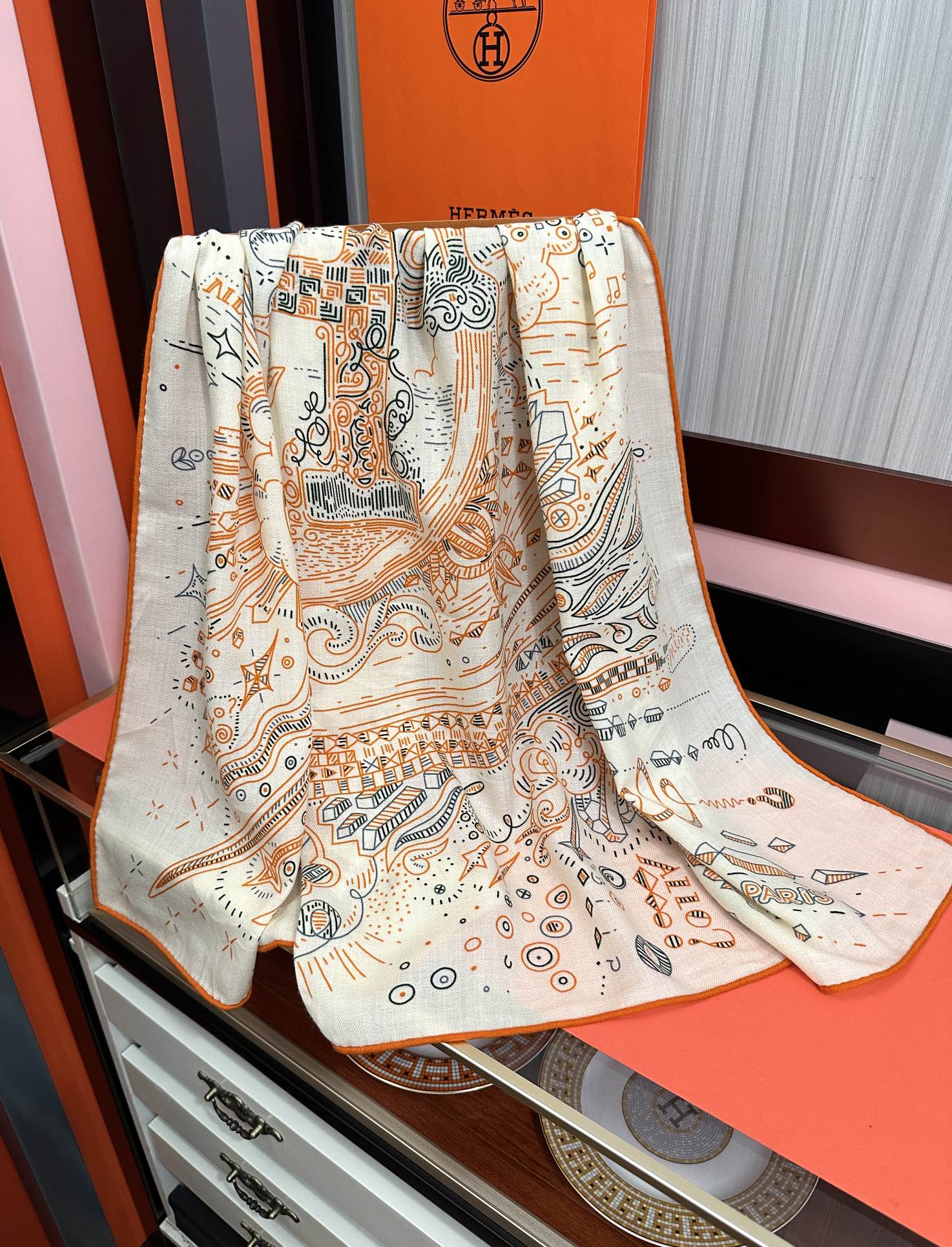 太美了❤️爱马仕 今年经典优雅[礼物]~气质到骨子里[色]新一季的面料超高级，真心超级柔软，丝丝顺滑[太