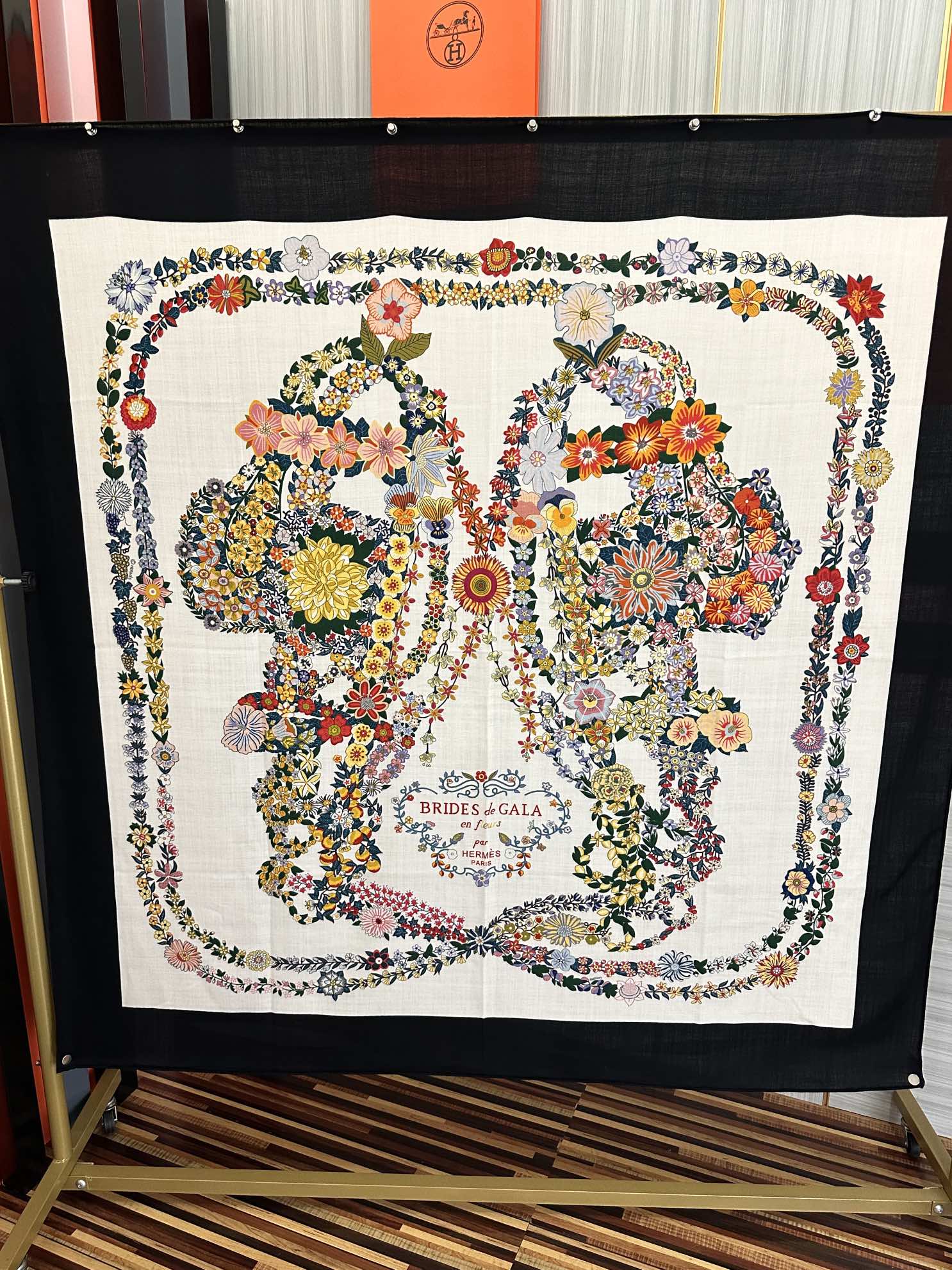 。 爱马仕 ZG同步[太阳]今年的新款，我就不推荐了回头分享一下部分复刻款的老款信息资料供大家参考[庆祝