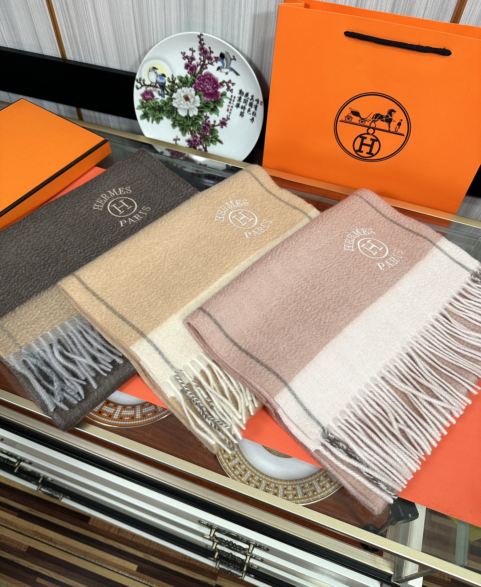 上新。 85%山羊绒 爱马仕[爱心]采用内蒙古山羊绒，2025最新款男女通用情侣款👫重磅推荐💥 经典的格