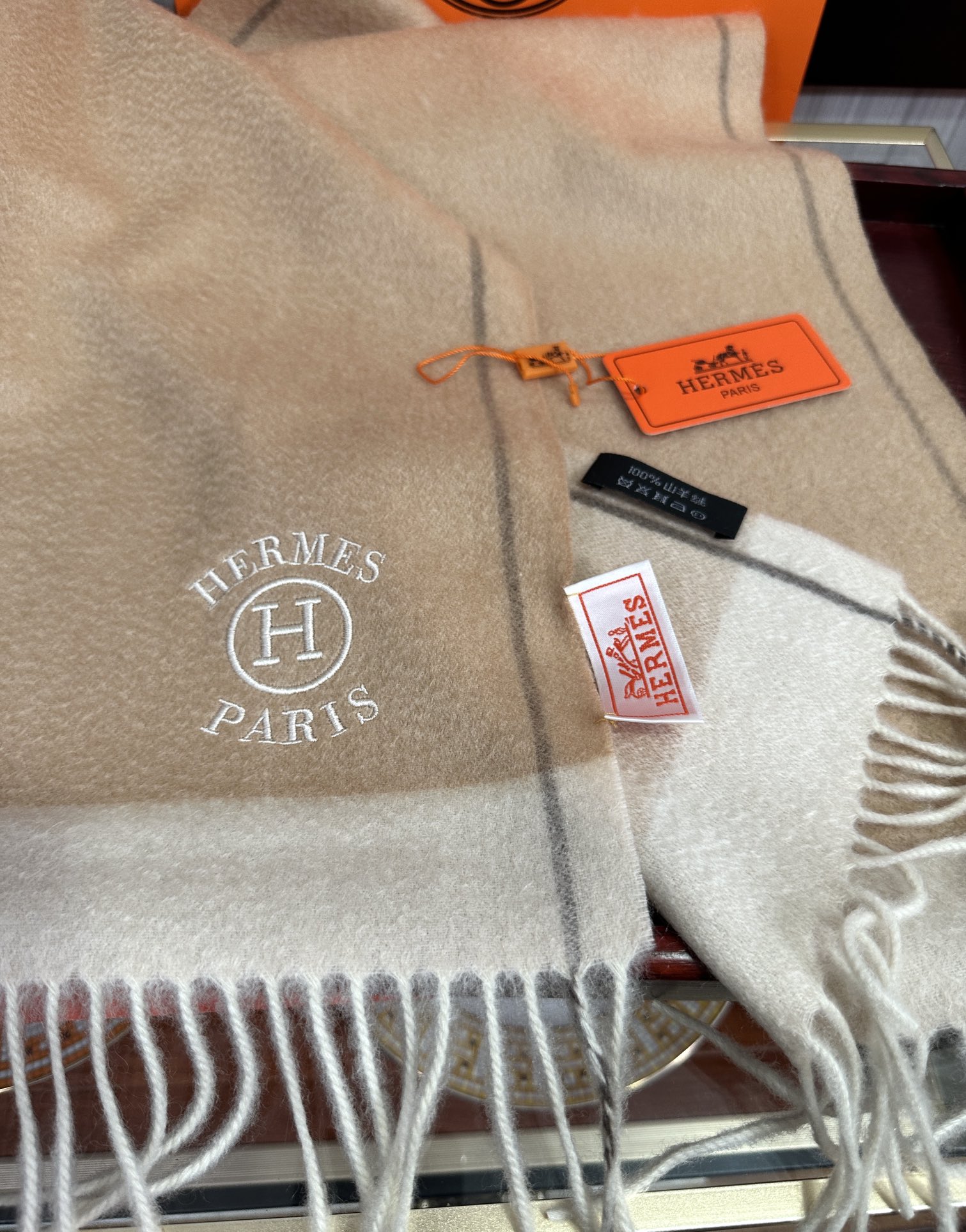 上新。 85%山羊绒 爱马仕[爱心]采用内蒙古山羊绒，2025最新款男女通用情侣款👫重磅推荐💥 经典的格