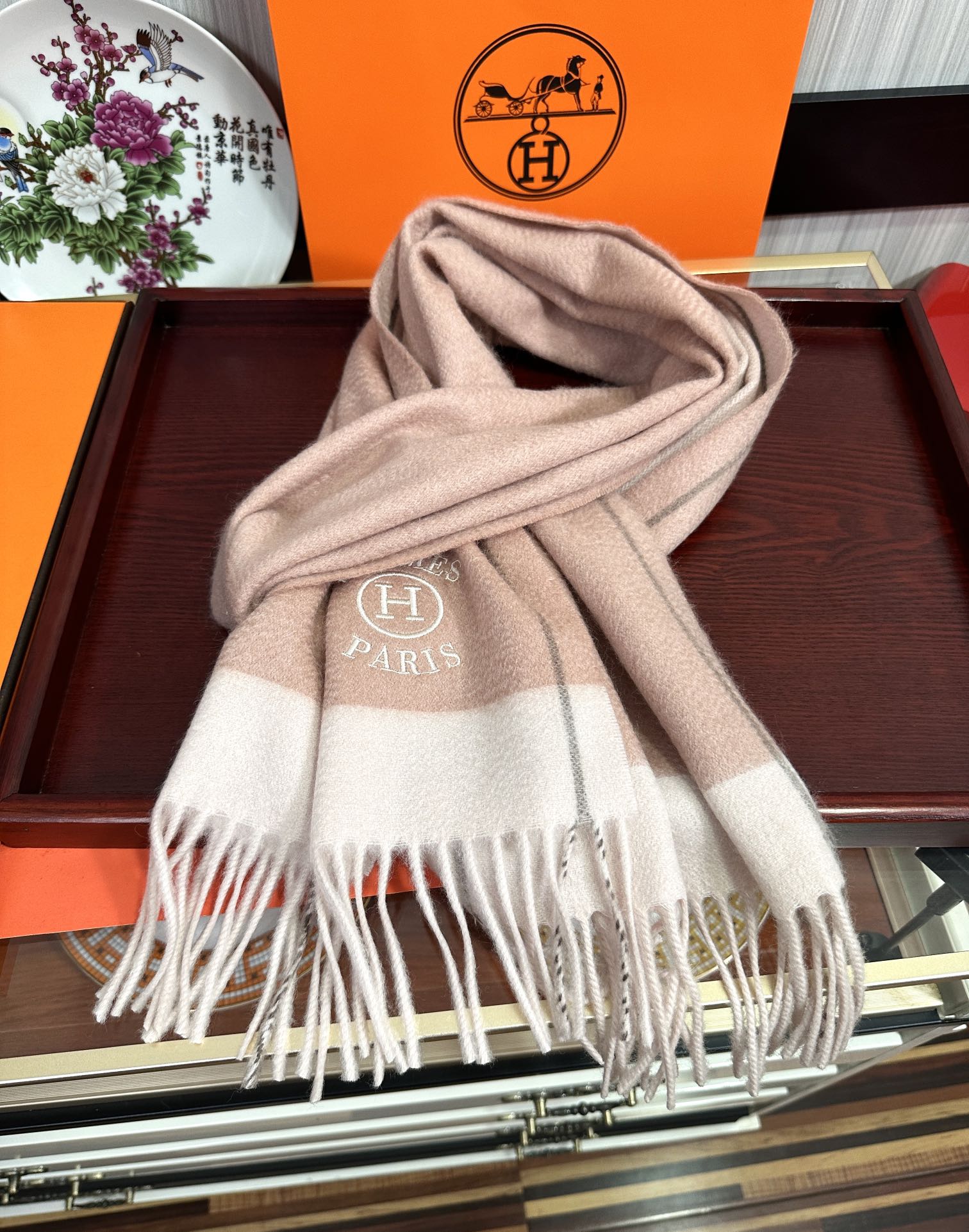 上新。 85%山羊绒 爱马仕[爱心]采用内蒙古山羊绒，2025最新款男女通用情侣款👫重磅推荐💥 经典的格