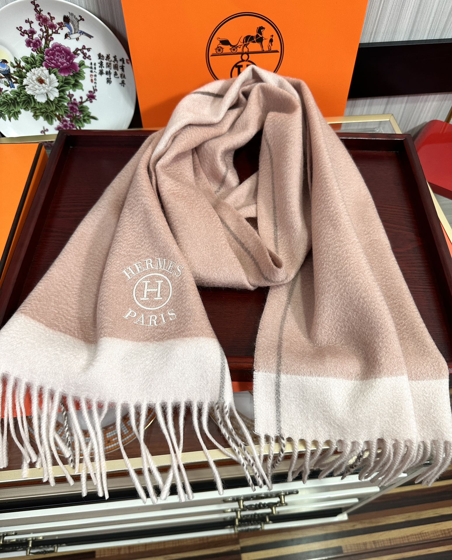 上新。 85%山羊绒 爱马仕[爱心]采用内蒙古山羊绒，2025最新款男女通用情侣款👫重磅推荐💥 经典的格