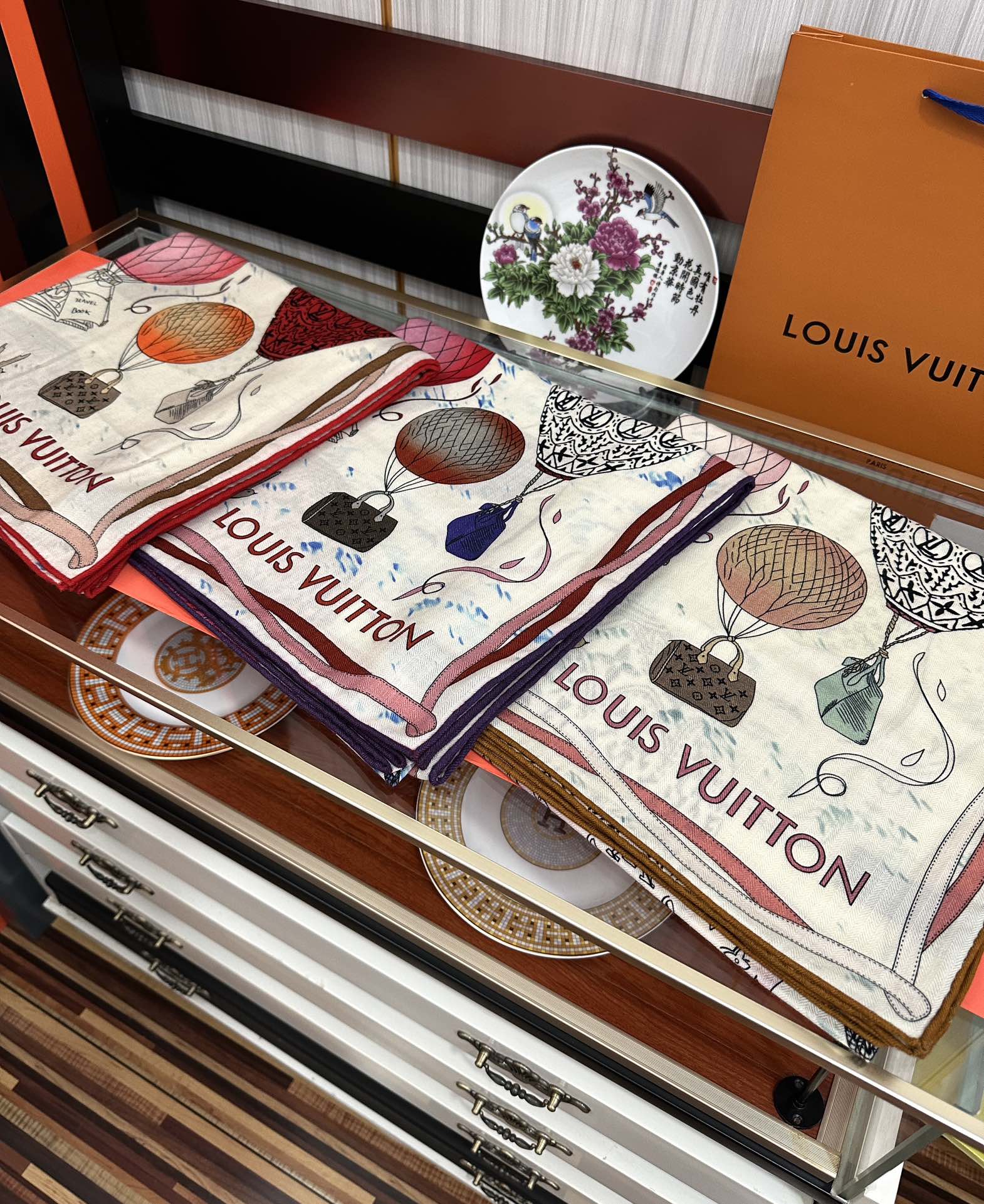 上新❤️LV 2025【双面同色热气球🎈】经典优雅[礼物]~气质到骨子里[色]新一季的面料超高级，真心超