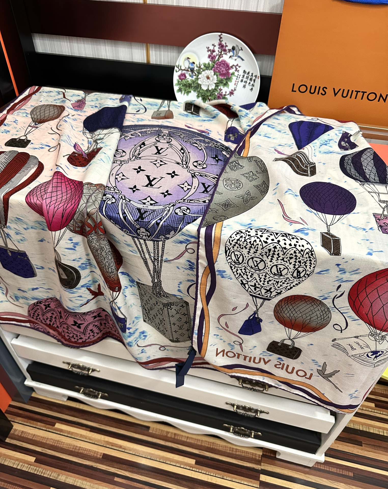 上新❤️LV 2025【双面同色热气球🎈】经典优雅[礼物]~气质到骨子里[色]新一季的面料超高级，真心超