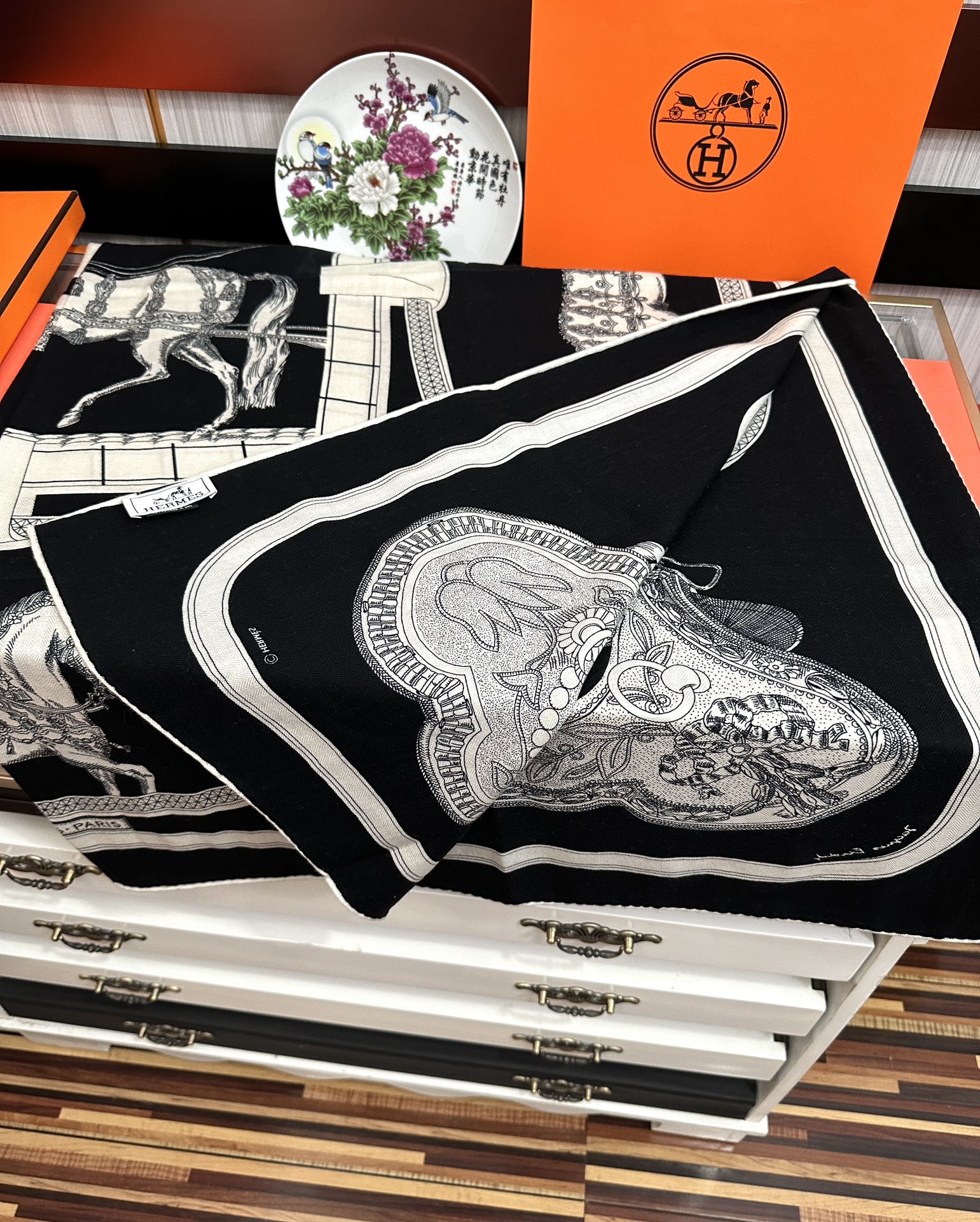 上新。爱马仕❤️2025【双面同色】ZG同步 H家买了都说好看推荐💕顶级工艺超值[太阳]爆款🎁🎁羊绒方巾