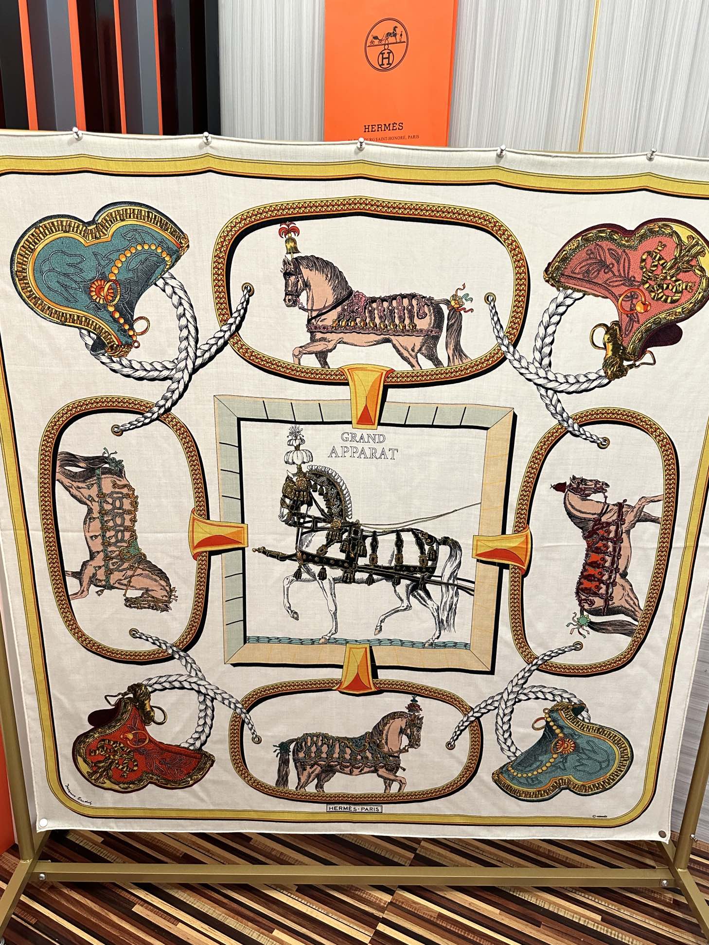 上新。爱马仕❤️2025【双面同色】ZG同步 H家买了都说好看推荐💕顶级工艺超值[太阳]爆款🎁🎁羊绒方巾