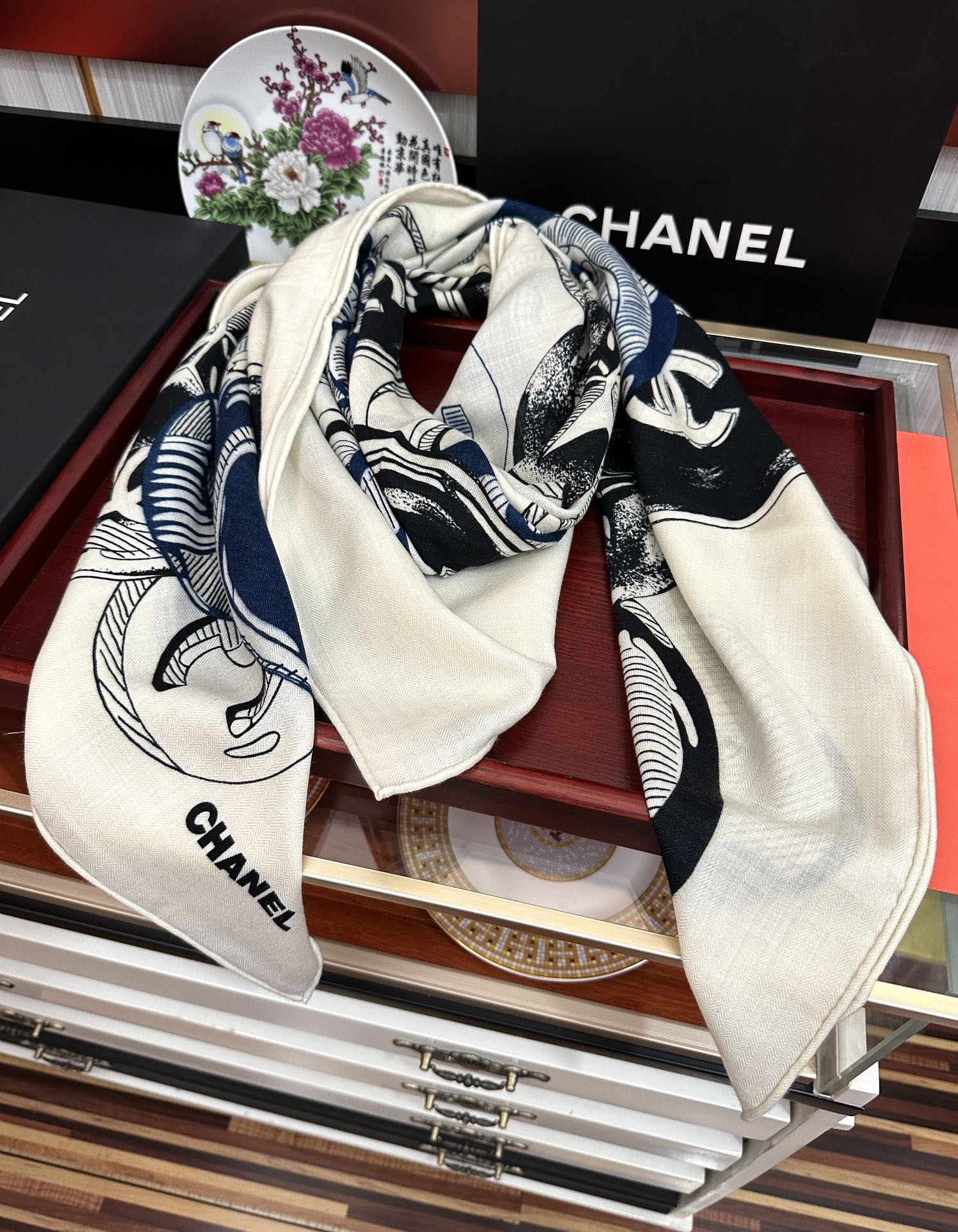 。香奈儿 【双面同色】经典双C优雅Coco风[礼物]~气质到骨子里[色]香奶奶新一季的面料超高级，真心超