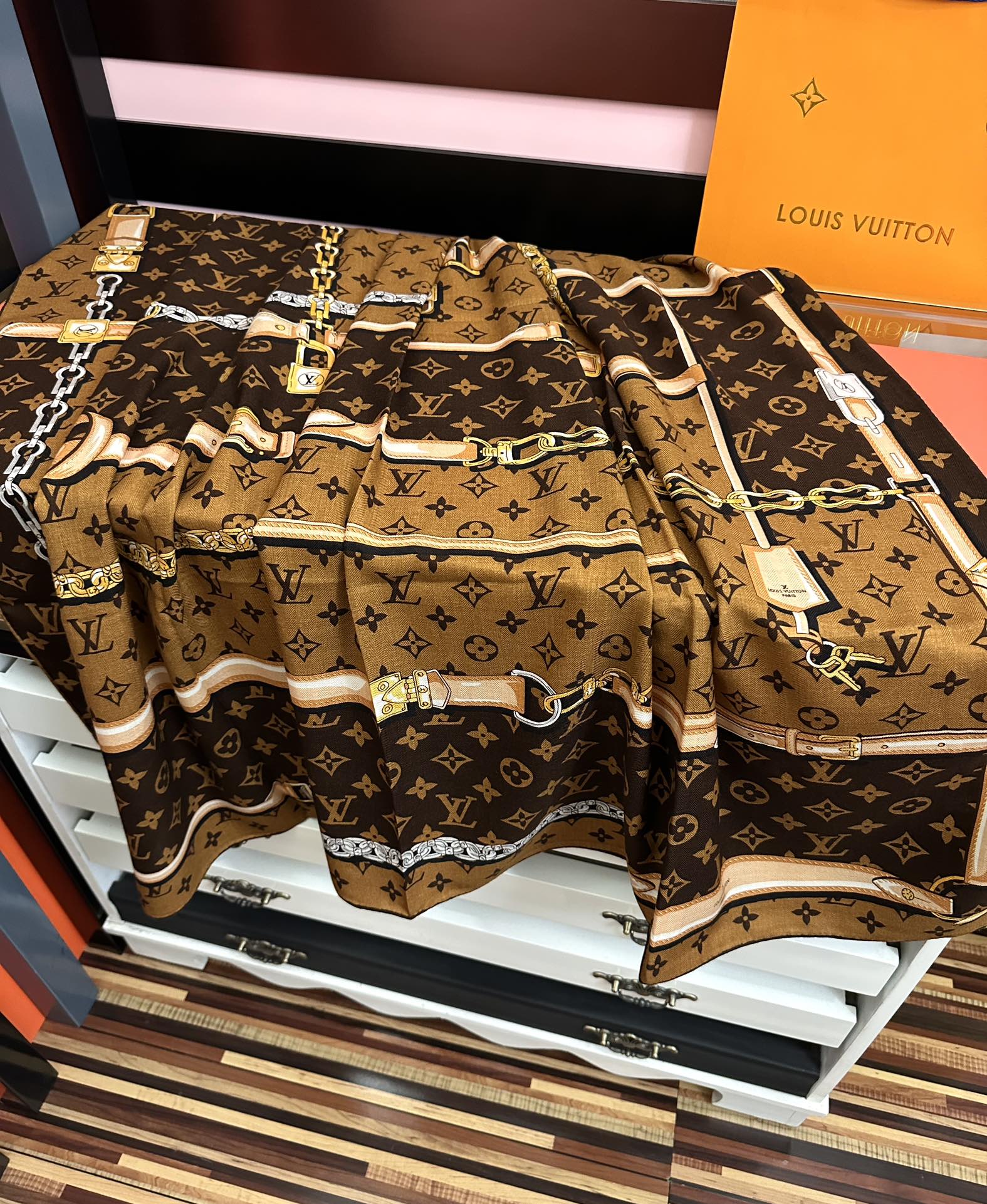 上新❤️LV 2025【双面同色热】永远都是那么经典优雅[礼物]~气质到骨子里[色]新一季的面料超高级，