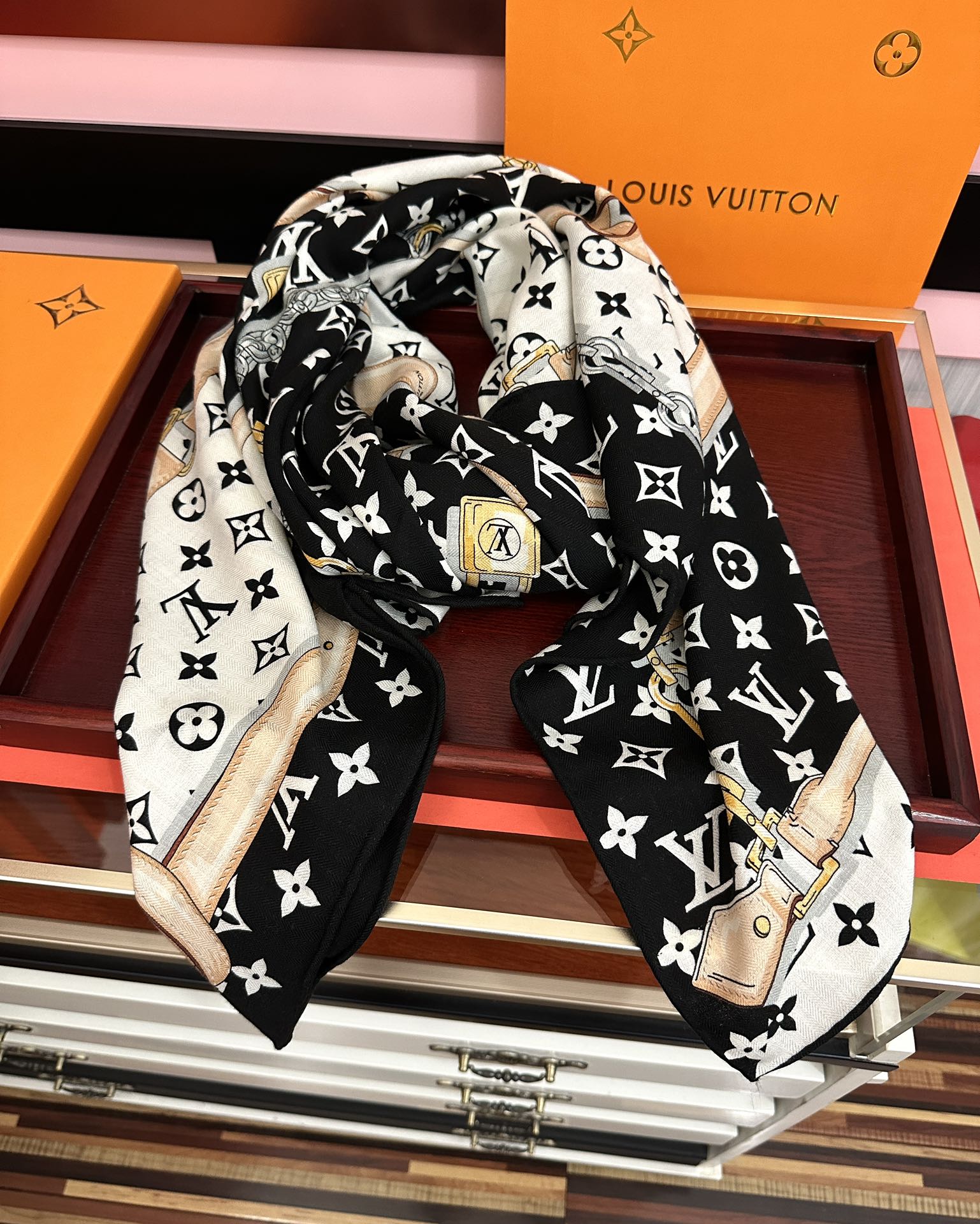 上新❤️LV 2025【双面同色热】永远都是那么经典优雅[礼物]~气质到骨子里[色]新一季的面料超高级，