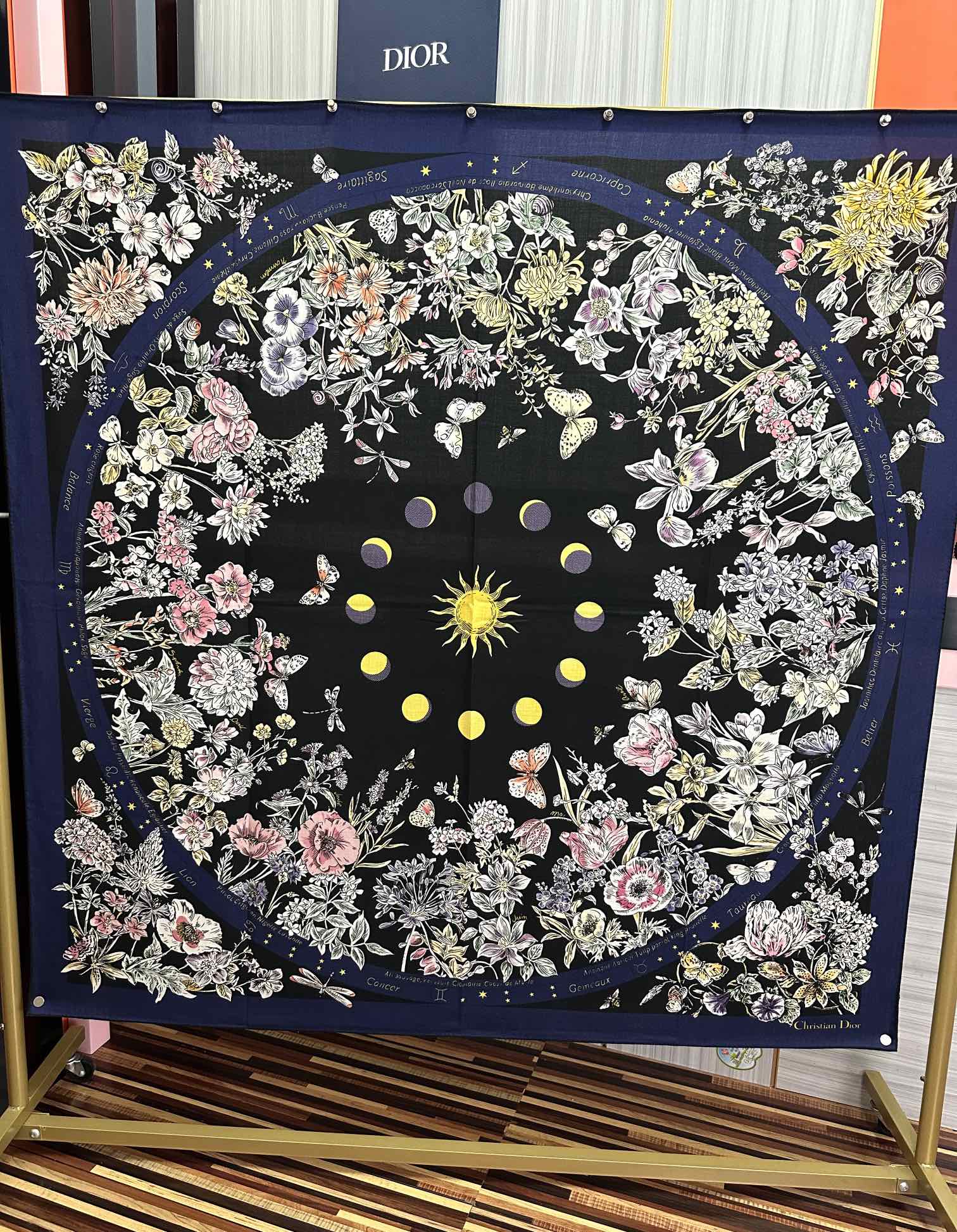 上新❤️迪奥 2025【花奔系列双面同色】经典优雅[礼物]~气质到骨子里[色]新一季的面料超高级，真心超