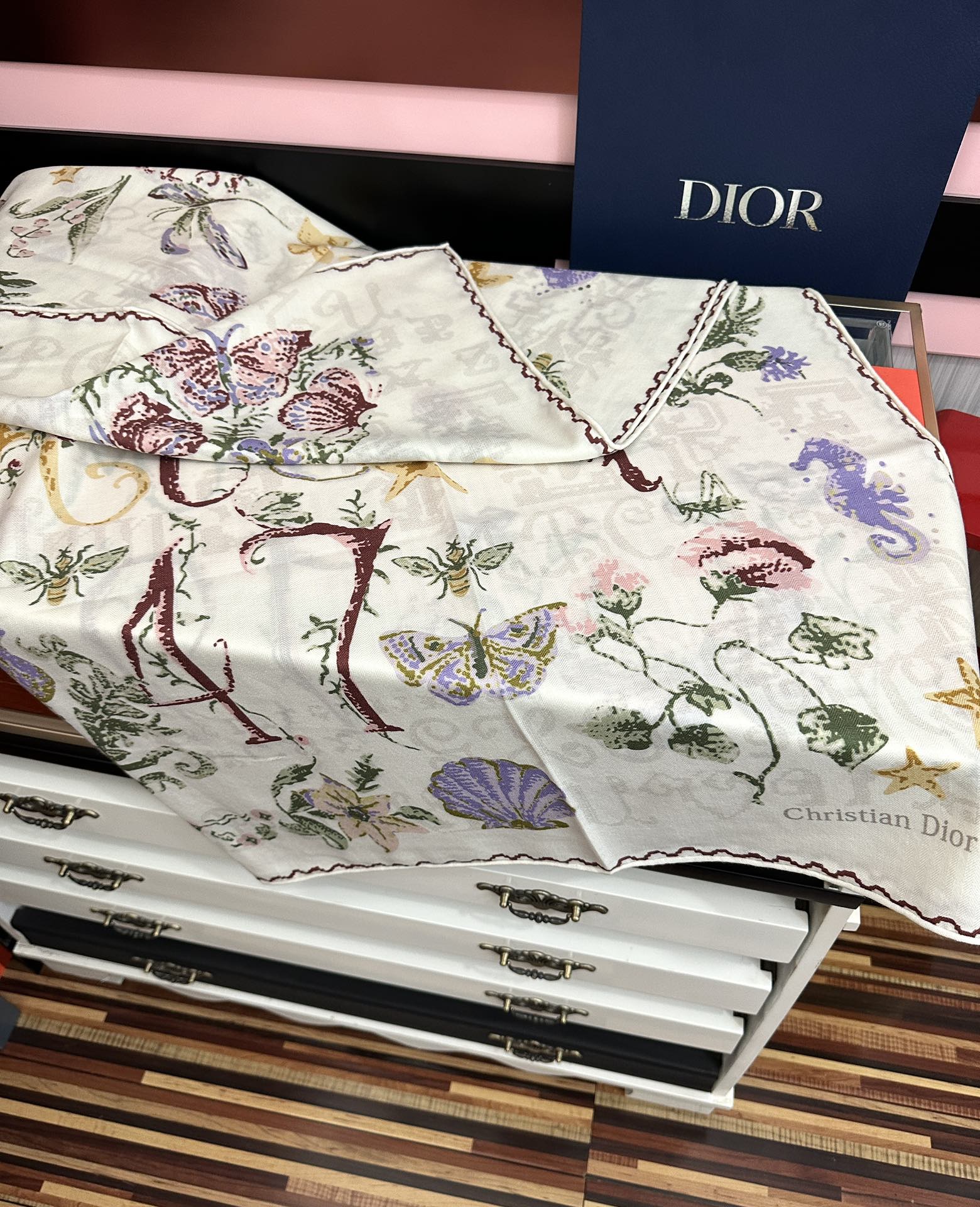 上新❤️迪奥 ZG同步【双面同色】经典优雅[礼物]~气质到骨子里[色]新一季的面料超高级，真心超级柔软，