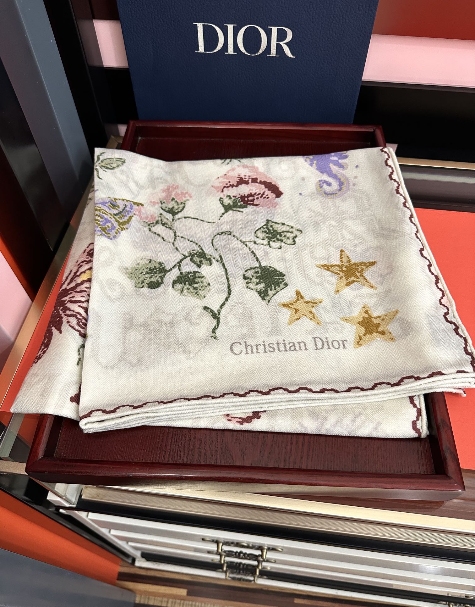 上新❤️迪奥 ZG同步【双面同色】经典优雅[礼物]~气质到骨子里[色]新一季的面料超高级，真心超级柔软，