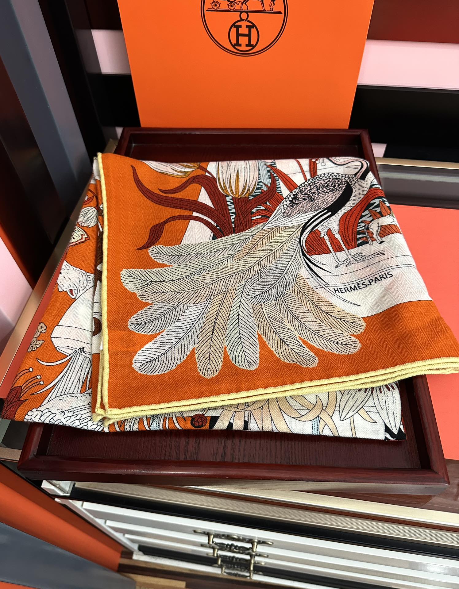 新款。爱马仕2025秋冬新款[爱心][太阳]我就不推荐了回头分享一下部分复刻款的老款信息资料供大家参考[