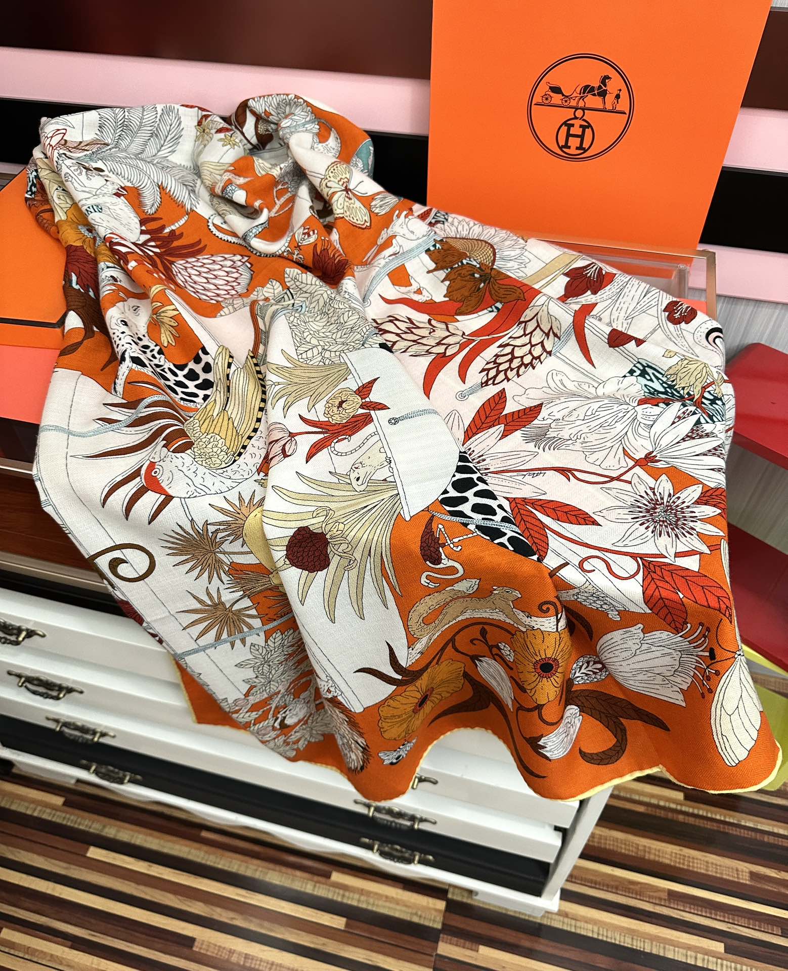 新款。爱马仕2025秋冬新款[爱心][太阳]我就不推荐了回头分享一下部分复刻款的老款信息资料供大家参考[