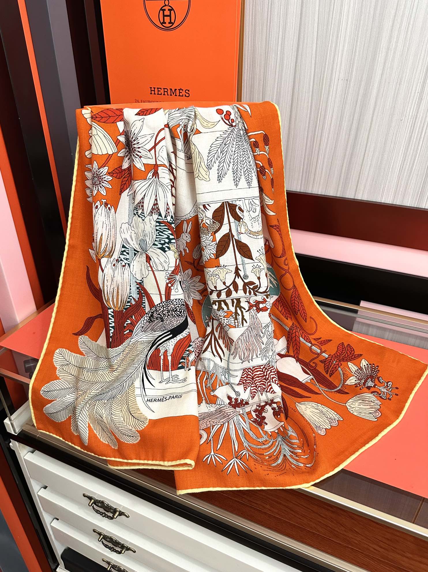 新款。爱马仕2025秋冬新款[爱心][太阳]我就不推荐了回头分享一下部分复刻款的老款信息资料供大家参考[