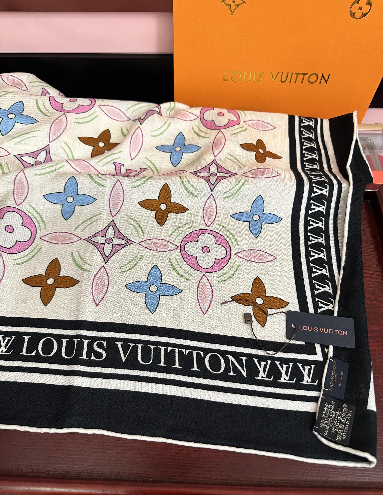 新款❤️LV 【双面同色】ZG同步经典优雅[礼物]~气质到骨子里[色]新一季的面料超高级，真心超级柔软，