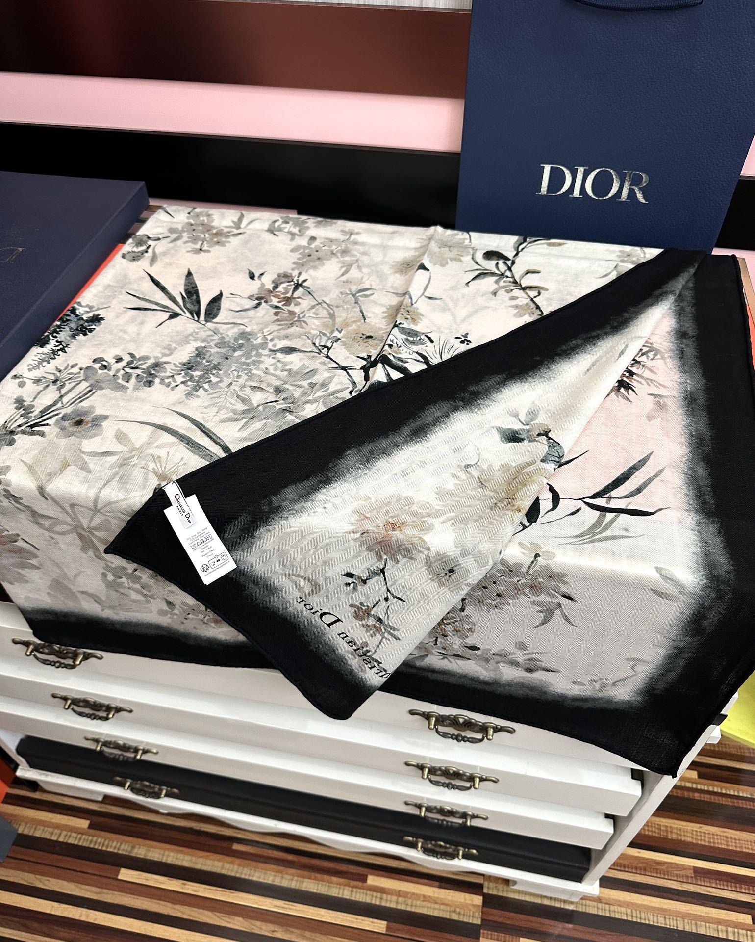 新款❤️迪奥 ZG同步 2025【双面同色】经典优雅[礼物]~气质到骨子里[色]新一季的面料超高级，真心