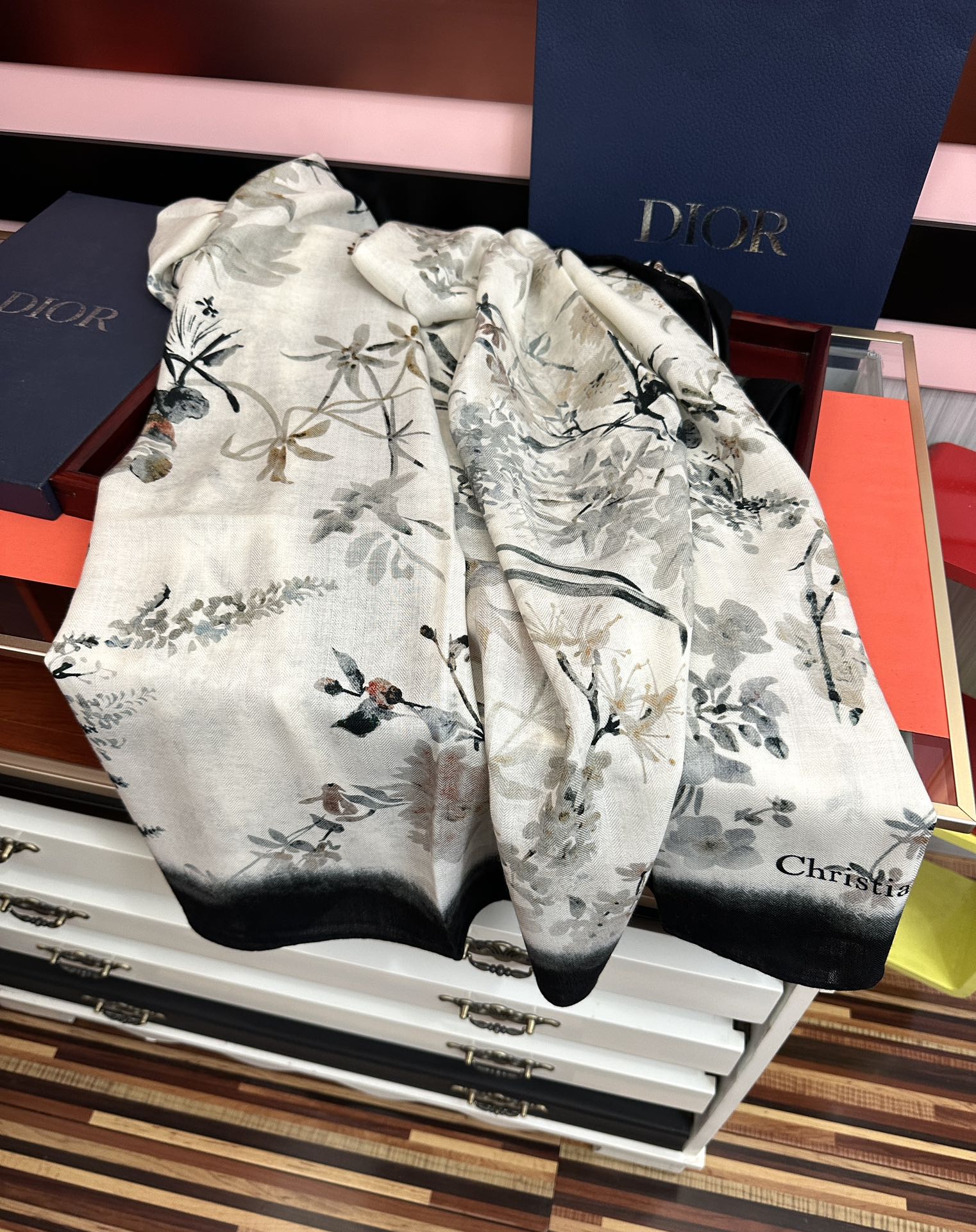 新款❤️迪奥 ZG同步 2025【双面同色】经典优雅[礼物]~气质到骨子里[色]新一季的面料超高级，真心