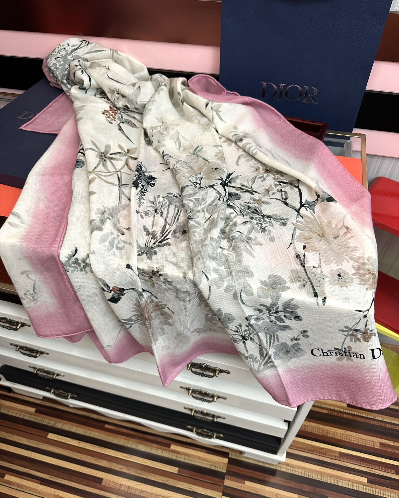 新款❤️迪奥 ZG同步 2025【双面同色】经典优雅[礼物]~气质到骨子里[色]新一季的面料超高级，真心