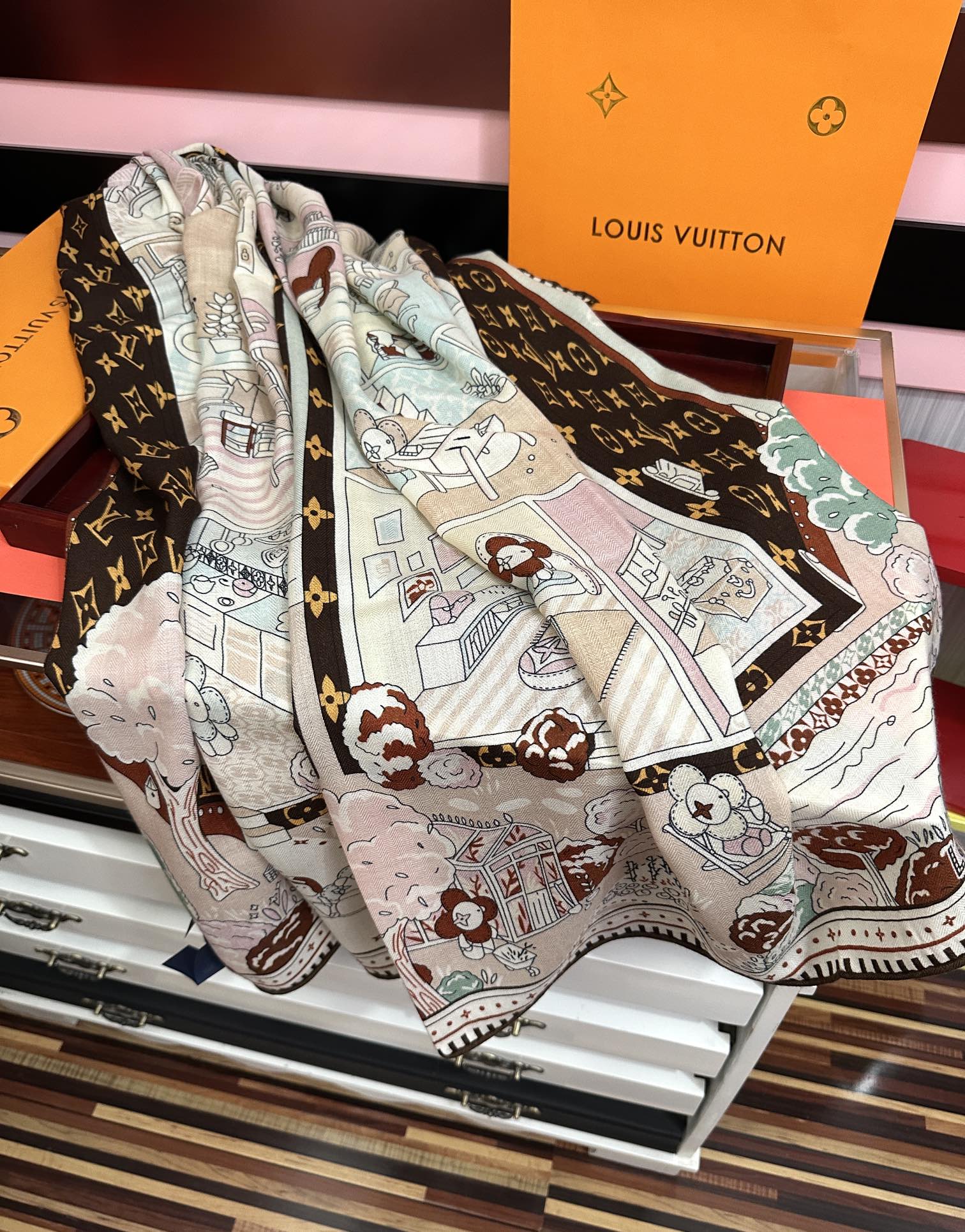 ❤️LV 【双面同色】经典优雅[礼物]~气质到骨子里[色]新一季的面料超高级，真心超级柔软，丝丝顺滑[太