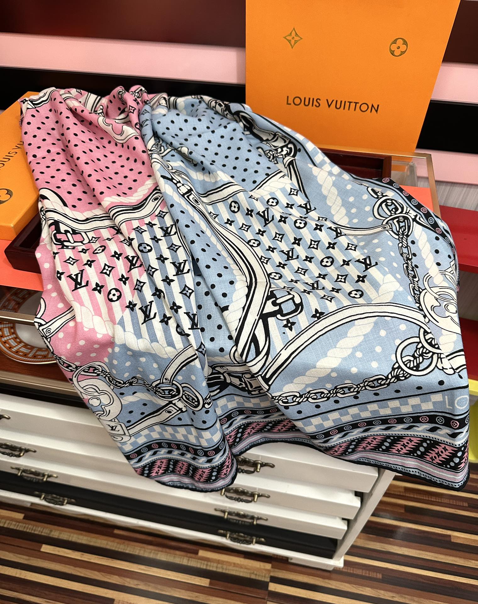 高品质 上新❤️LV 【双面同色】经典优雅[礼物]~气质到骨子里[色]新一季的面料超高级，真心超级柔软，