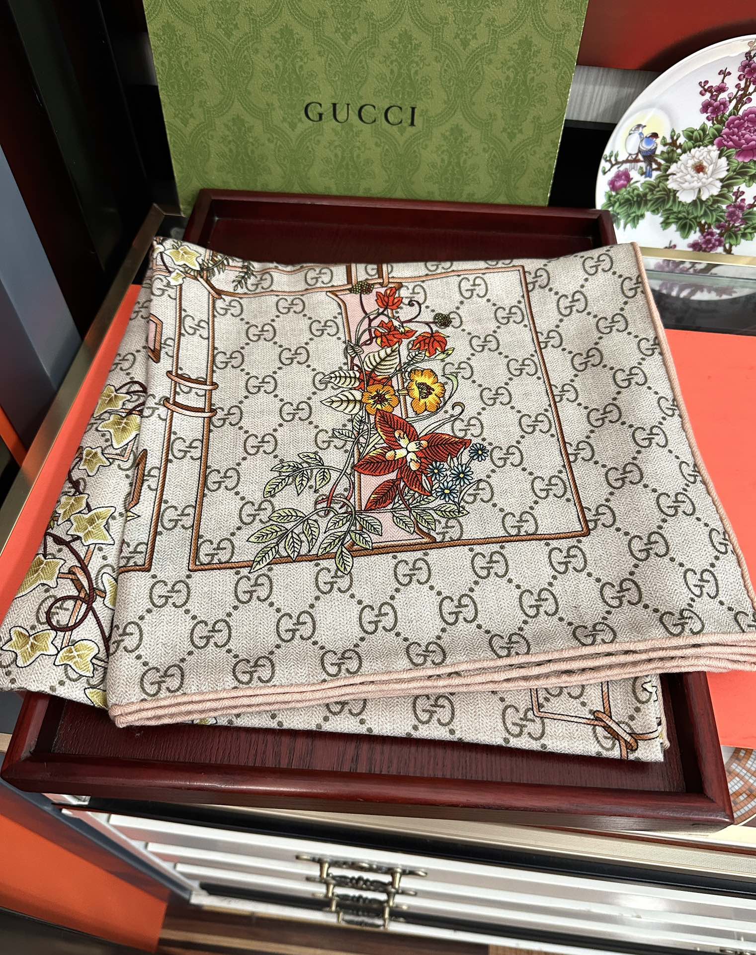 爆款。古奇 【GG图案双面同色】永远流行[礼物]~新一季的面料超高级，真心超级柔软，丝丝顺滑[太阳]韧性