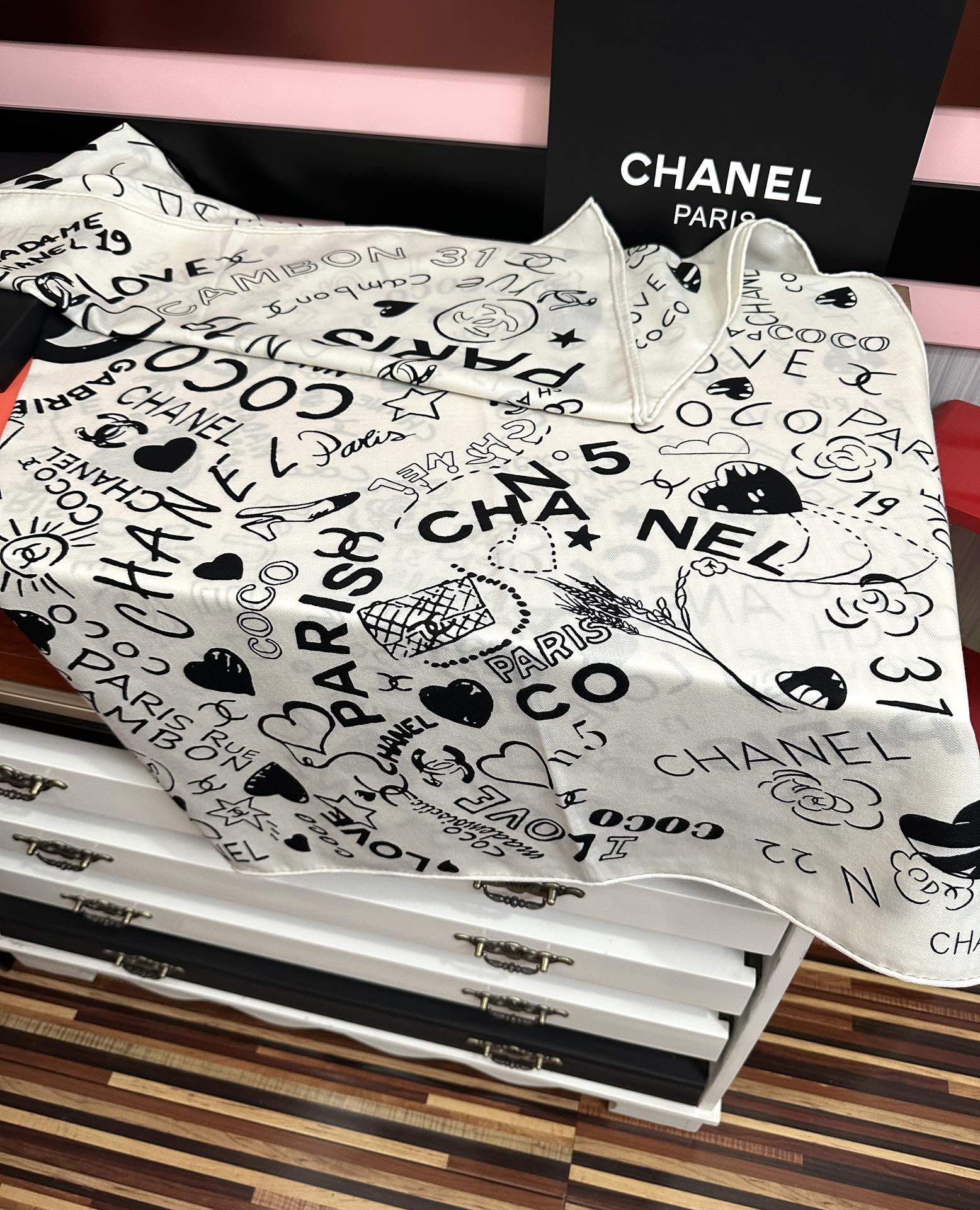 ❤️新款2025 香奈儿 ZG同步【涂鸦印花系列】 太美了 [發]经典茶花帽子🎩设计优雅风[礼物]~气质