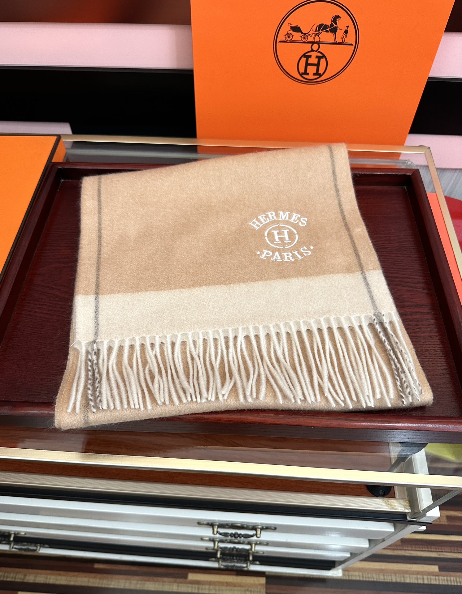 上新。 85%山羊绒 爱马仕[爱心]采用内蒙古山羊绒，2025最新款男女通用情侣款👫重磅推荐💥 经典的格