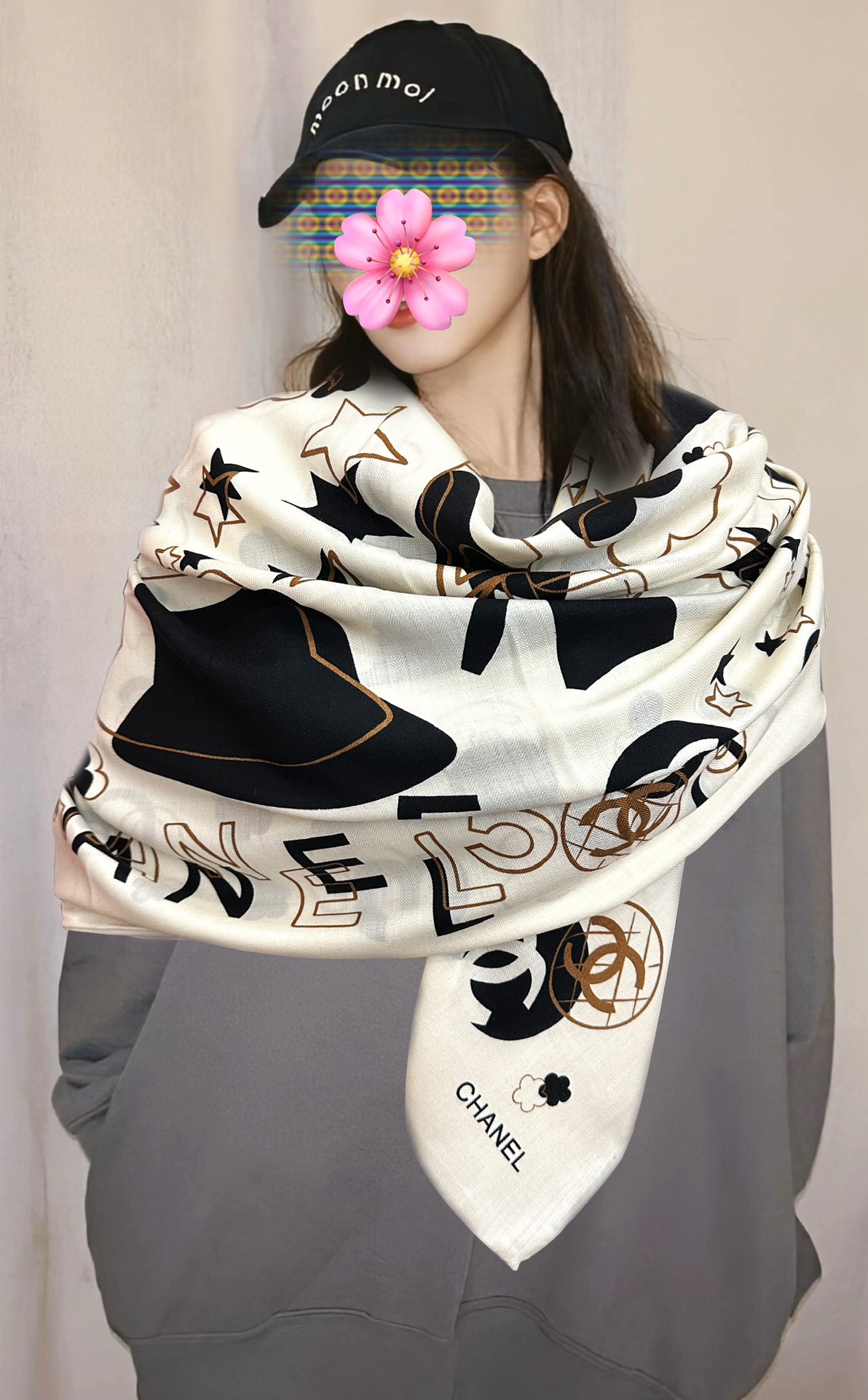 NO:603742,The hottest 2025 Chanel ZG synchronization is so beautiful [double-sided same color] [hair] classic camellia hat design and elegant style [gift] ~ temperament to the core [color] Fragrant Grandma's new season fabrics are super high-end, really super soft, silky smooth [sun] strong toughness and not easy to be snagged! This year's new series ~ I'm really impressed by the design. [Strong] A small fragrant silk scarf [Color] gives you the best match [Lip] The upper body effect is simply elegant and temperamental [Gift] Very smart. Layered and elegant texture. [Celebration] Fragrant powder must be used [Hair] Upper body effect Needless to say, it’s so beautiful (it feels better when paired with clothes, shoes and bags) [Beer] is definitely more beautiful in person [Strong] Classic black and white [Sun] Size 140x140, material 30 silk cashmere, 2-color high version scarf, high version scarf, chanel, real silk,hats19860909爆款2025 香奈儿ZG同步 太美了【双面同色】[發]经典茶花帽子设计优雅风[礼物]~气质到骨子里[色]香奶奶新一季的面料超高级,真心超级柔软,丝丝顺滑[太阳]韧性很强 不容易被轻易勾丝！今年新出的系列~真的被这样的设计美到[强]一条小香的丝巾[色]给你最好的搭配[嘴唇]上身效果简直优雅气质到不行[礼物]非常灵动.层次优雅质感.[庆祝]香粉必入[發]上身效果真的不用多说的美(搭配服饰鞋包更有感觉)[啤酒]实物绝对更美[强]经典黑白色[太阳]尺寸140x140、材质30真丝丝羊绒,2色高版本围巾,高版本围巾,chanel,real silk,hats,scarf