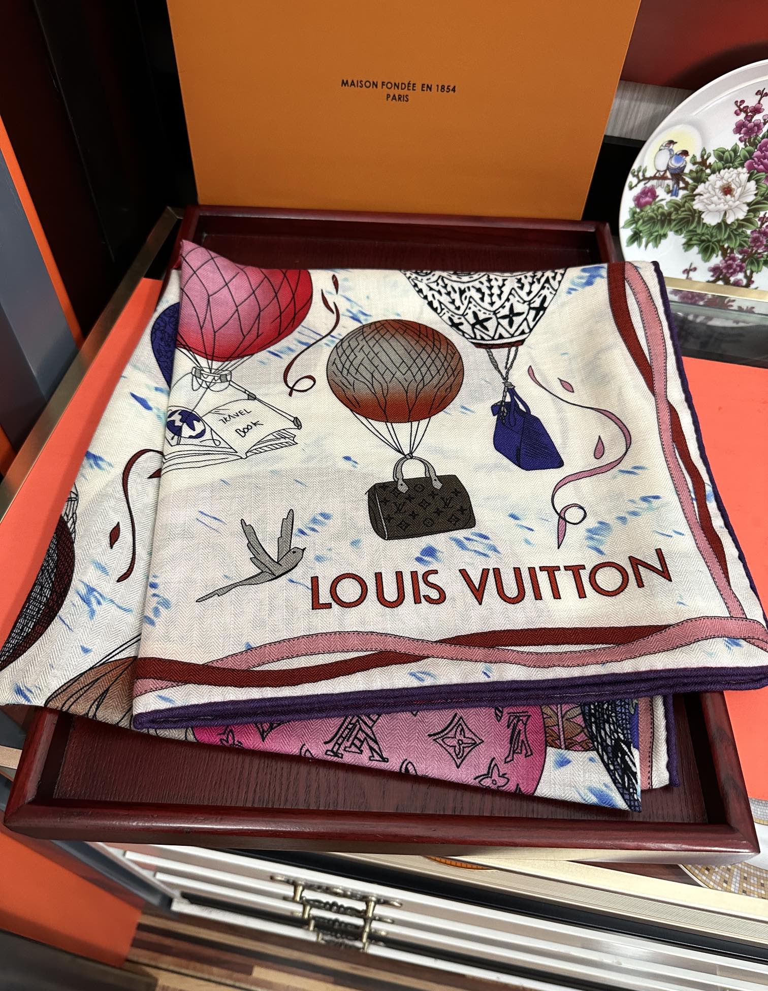 上新❤️LV 2025【双面同色热气球🎈】经典优雅[礼物]~气质到骨子里[色]新一季的面料超高级，真心超