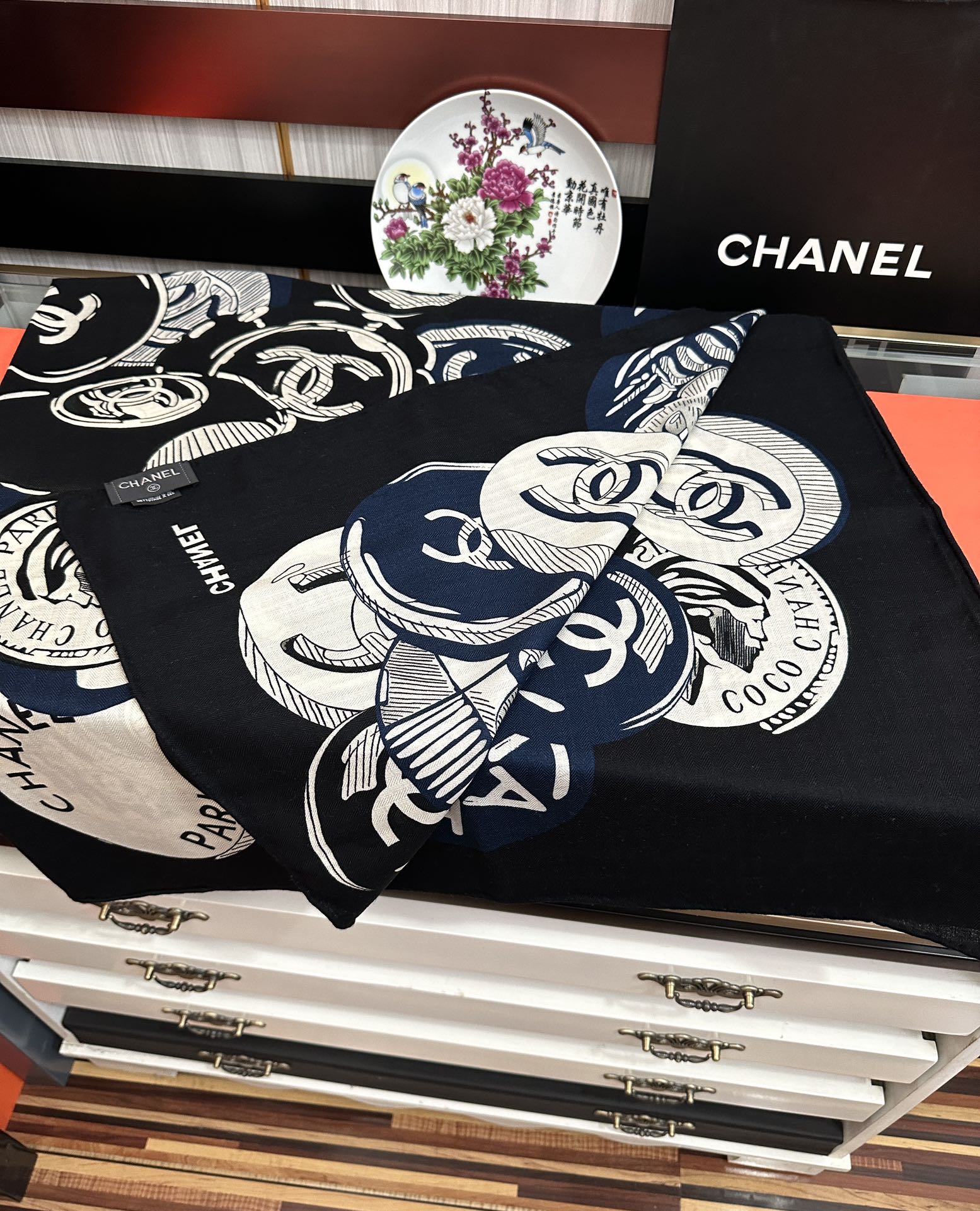 。香奈儿 【双面同色】经典双C优雅Coco风[礼物]~气质到骨子里[色]香奶奶新一季的面料超高级，真心超