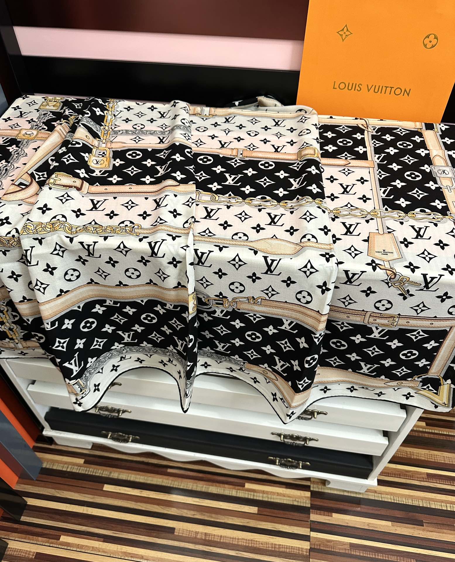 上新❤️LV 2025【双面同色热】永远都是那么经典优雅[礼物]~气质到骨子里[色]新一季的面料超高级，