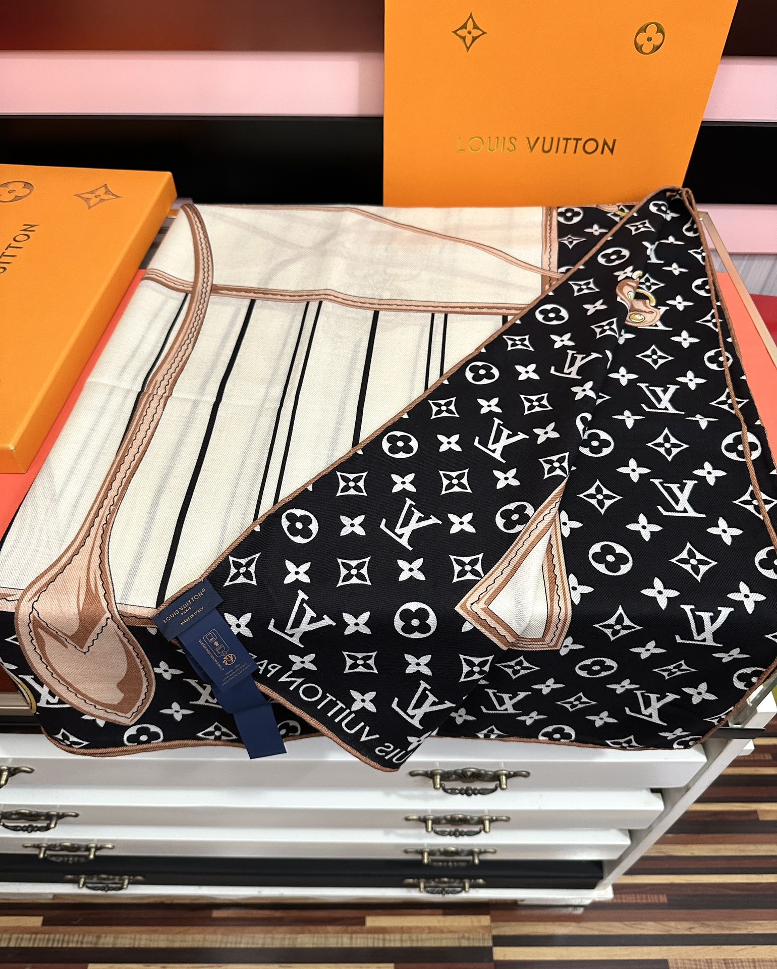 新款❤️LV 2025【双面同色】经典优雅[礼物]~气质到骨子里[色]新一季的面料超高级，真心超级柔软，