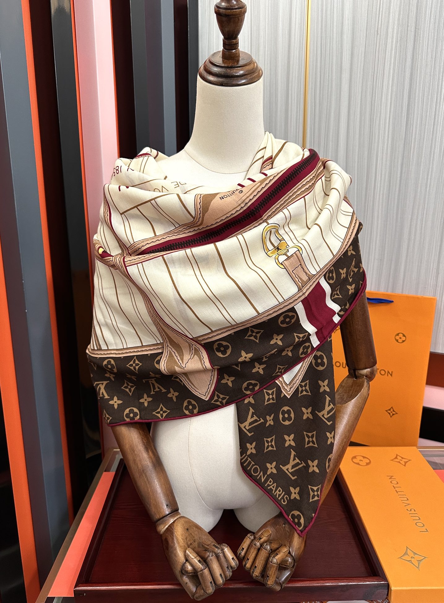 新款❤️LV 2025【双面同色】经典优雅[礼物]~气质到骨子里[色]新一季的面料超高级，真心超级柔软，