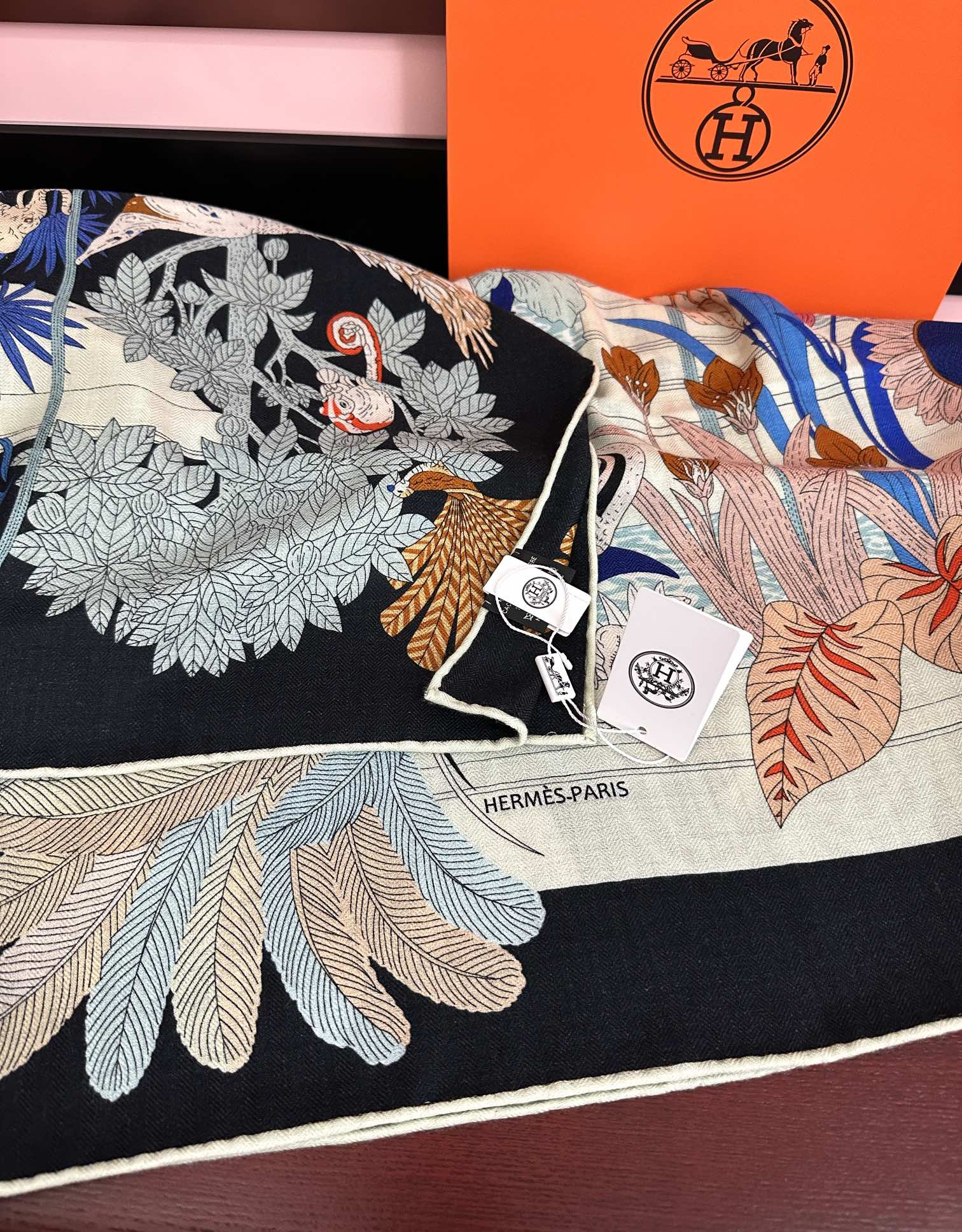 新款。爱马仕2025秋冬新款[爱心][太阳]我就不推荐了回头分享一下部分复刻款的老款信息资料供大家参考[