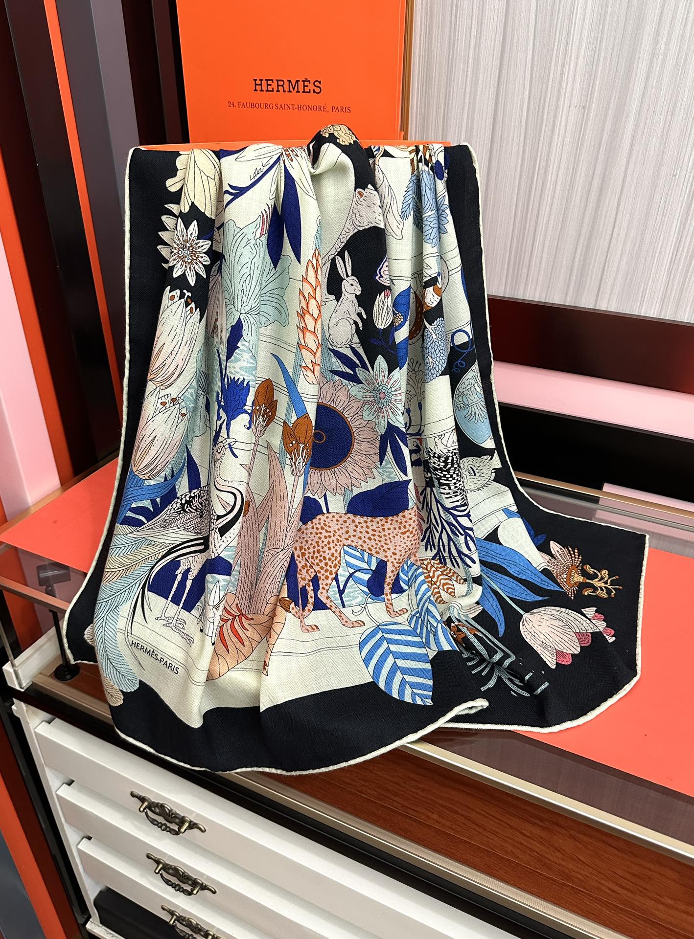 新款。爱马仕2025秋冬新款[爱心][太阳]我就不推荐了回头分享一下部分复刻款的老款信息资料供大家参考[